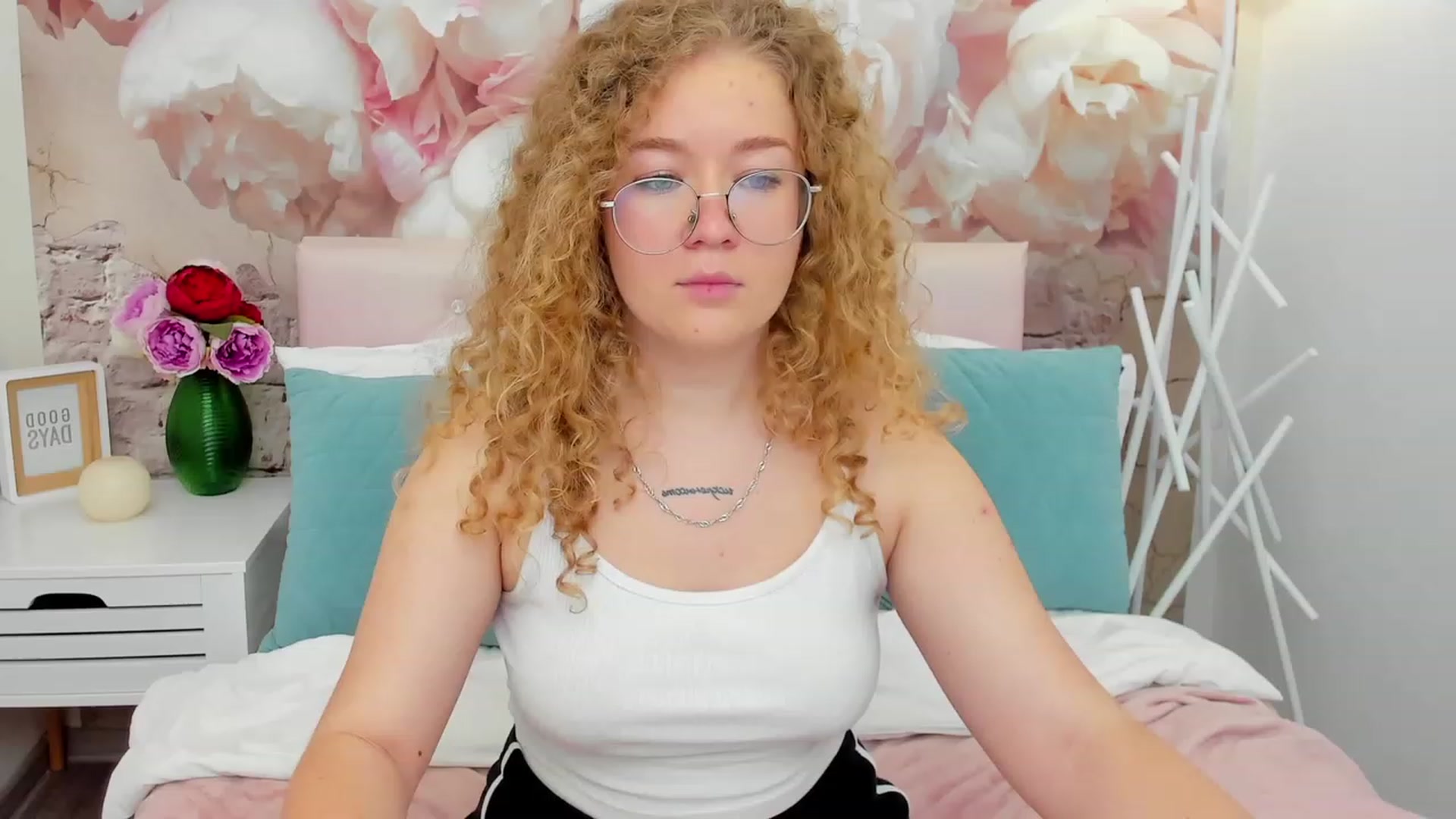Gallery image thumbnail from CurlyLoverr's myfreecams stream on, 10/22/2023, 13:45 image 7 of 20