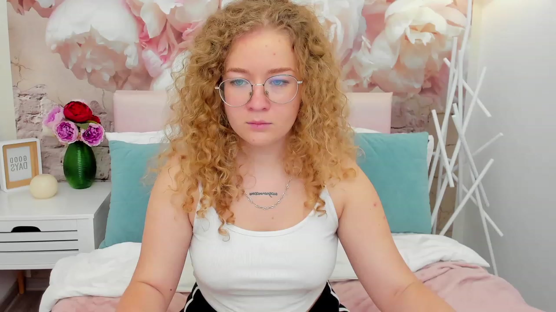 Gallery image thumbnail from CurlyLoverr's myfreecams stream on, 10/22/2023, 13:45 image 15 of 20