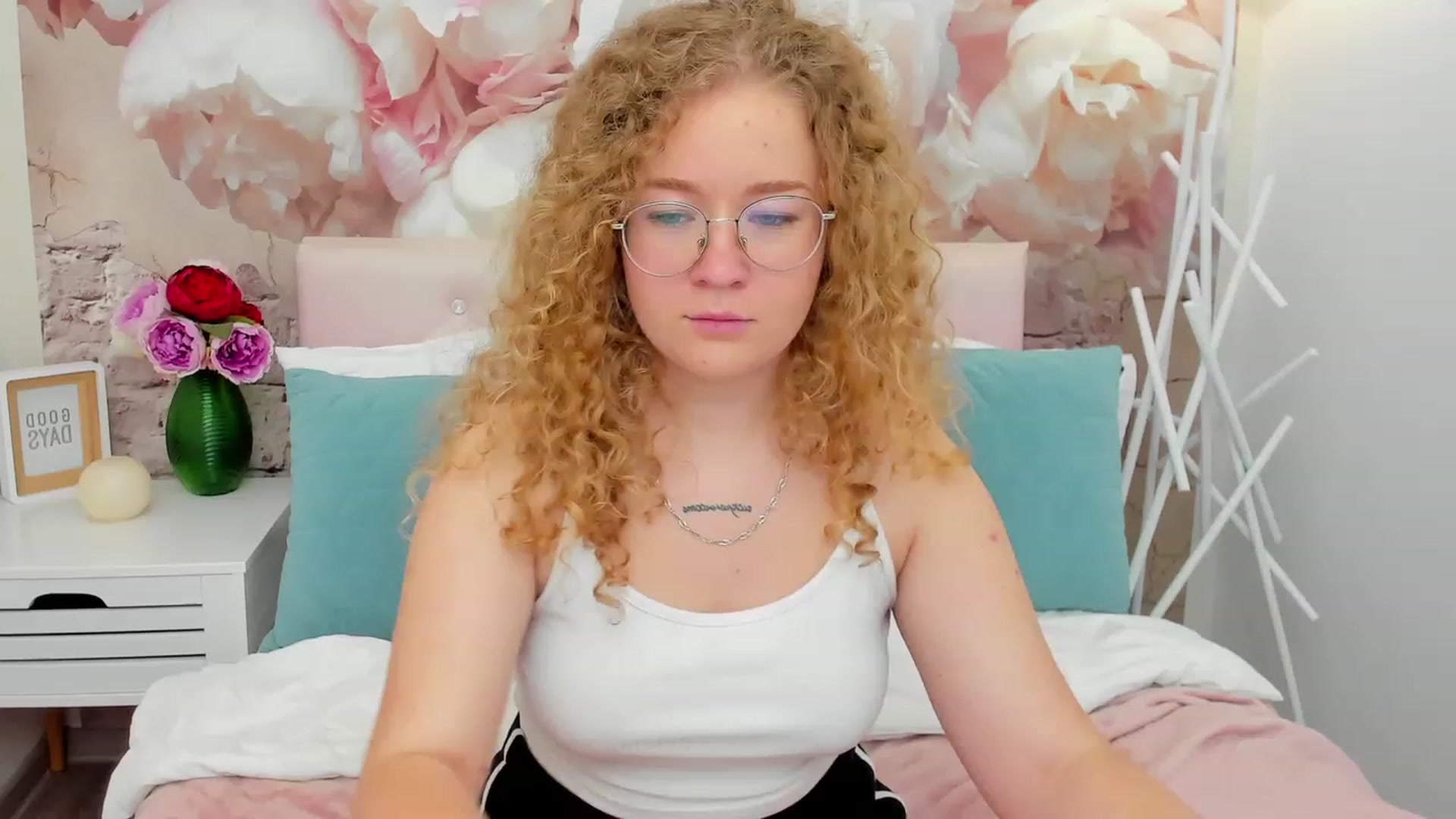 Gallery image thumbnail from CurlyLoverr's myfreecams stream on, 10/22/2023, 13:45 image 9 of 20