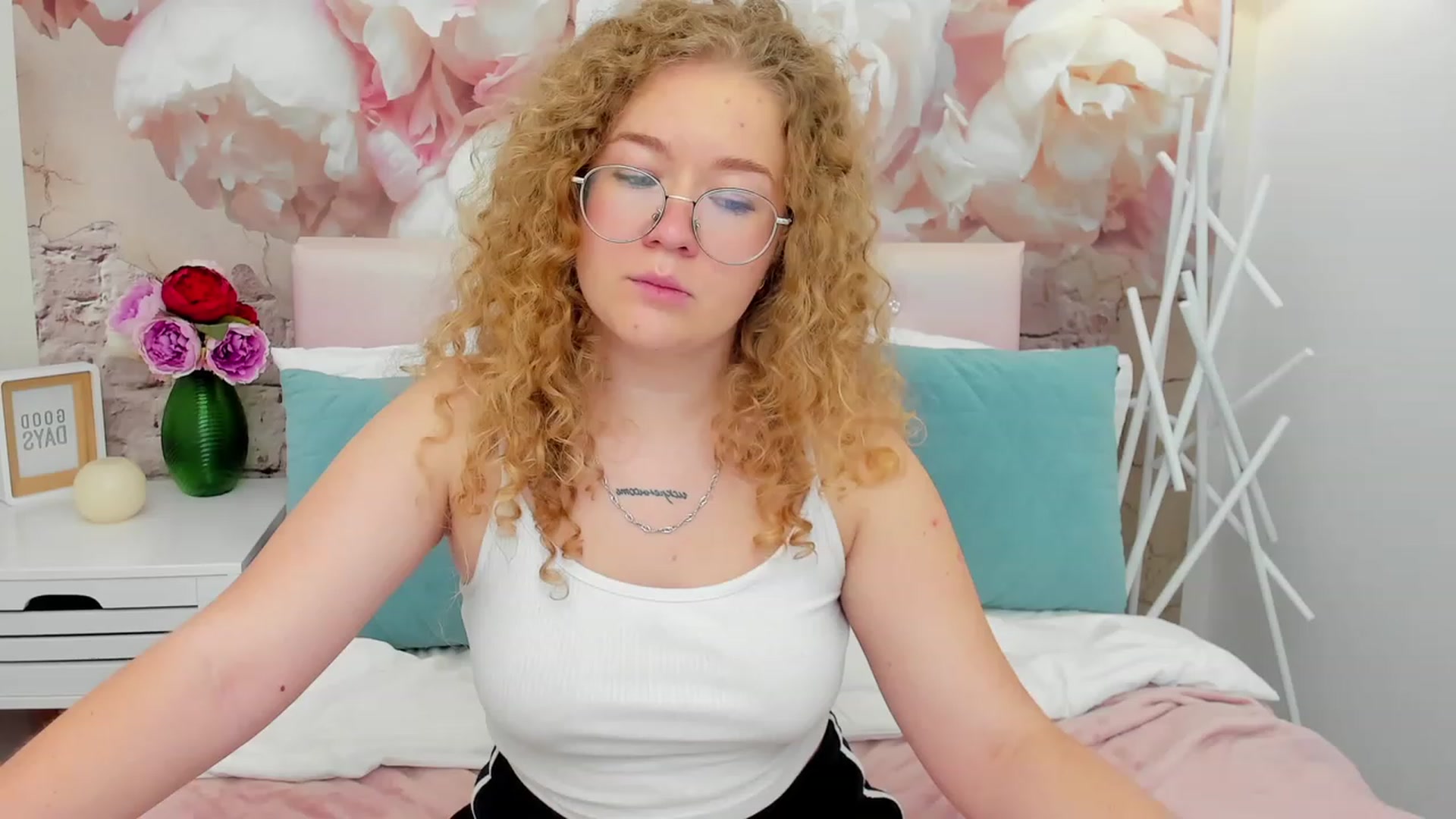 Gallery image thumbnail from CurlyLoverr's myfreecams stream on, 10/22/2023, 13:45 image 18 of 20