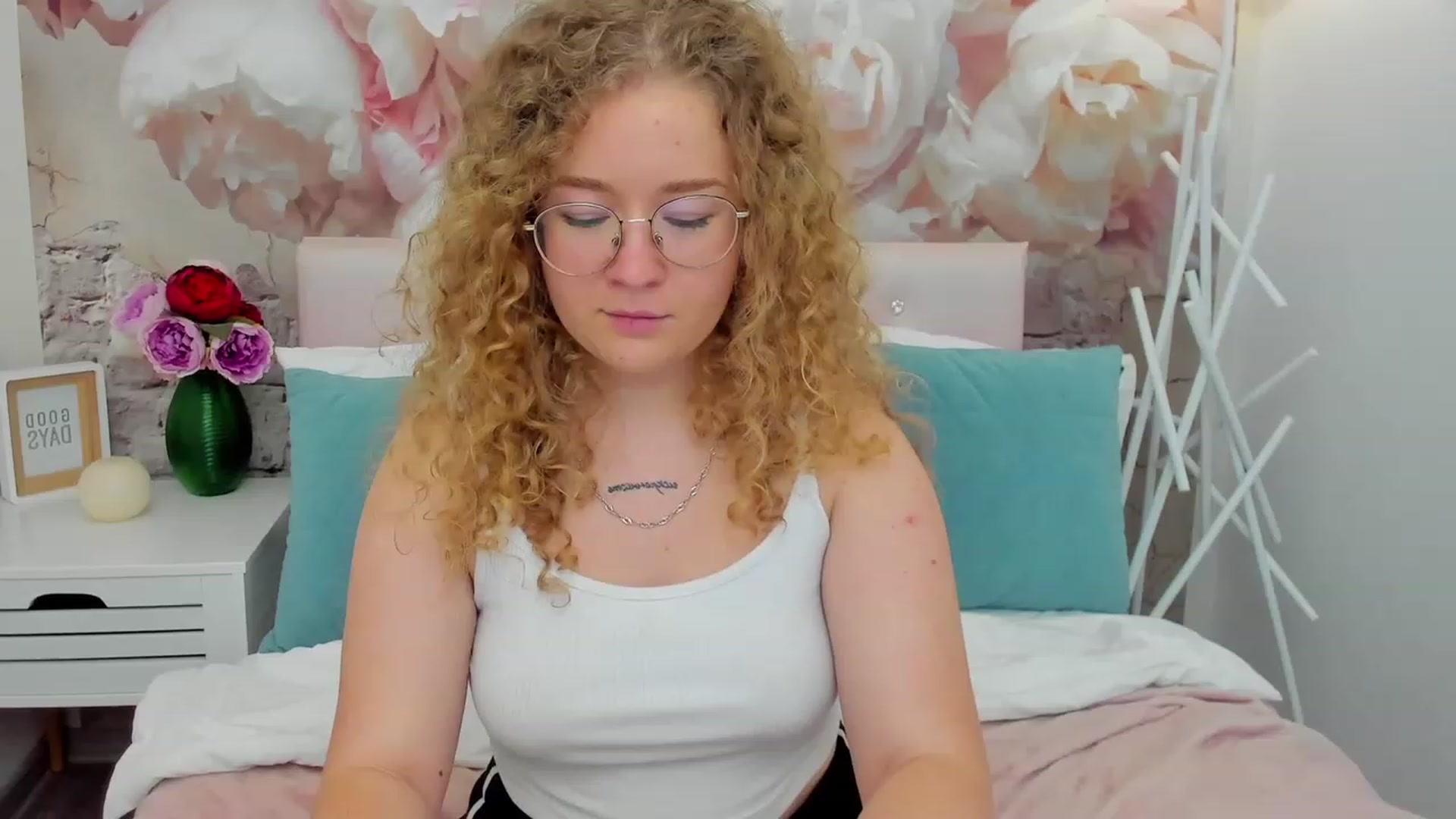 Gallery image thumbnail from CurlyLoverr's myfreecams stream on, 10/22/2023, 13:45 image 3 of 20
