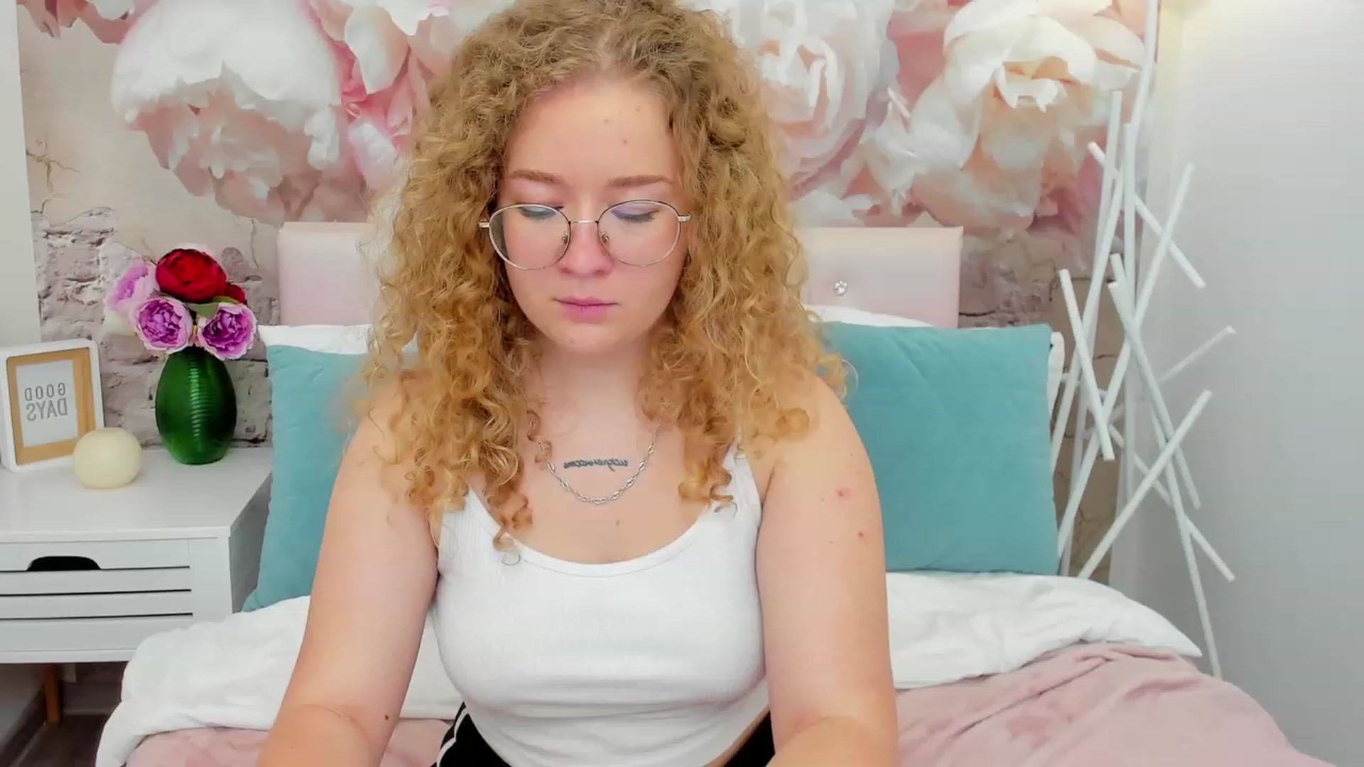 Gallery image thumbnail from CurlyLoverr's myfreecams stream on, 10/22/2023, 13:45 image 16 of 20