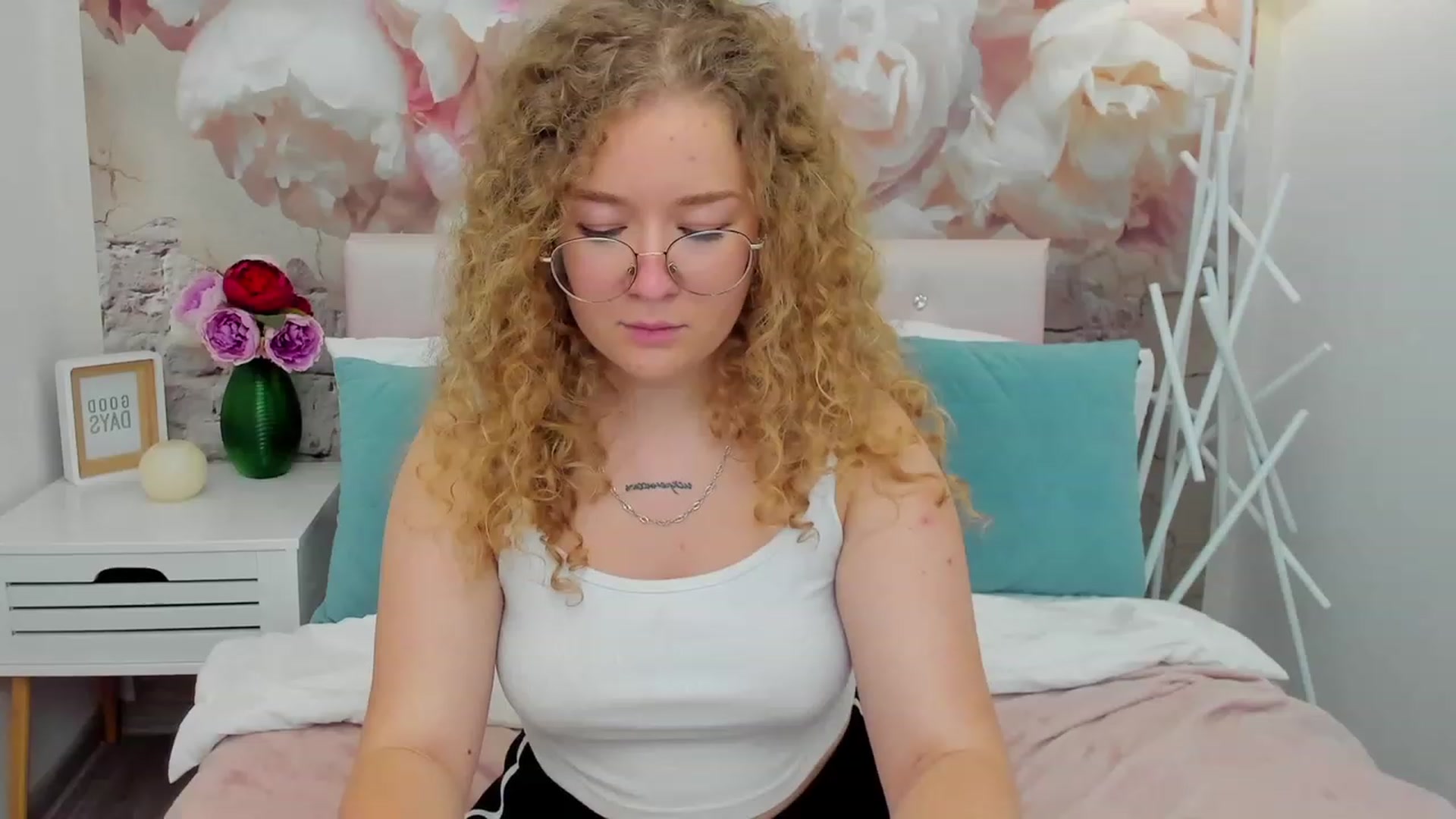 Gallery image thumbnail from CurlyLoverr's myfreecams stream on, 10/22/2023, 13:45 image 1 of 20