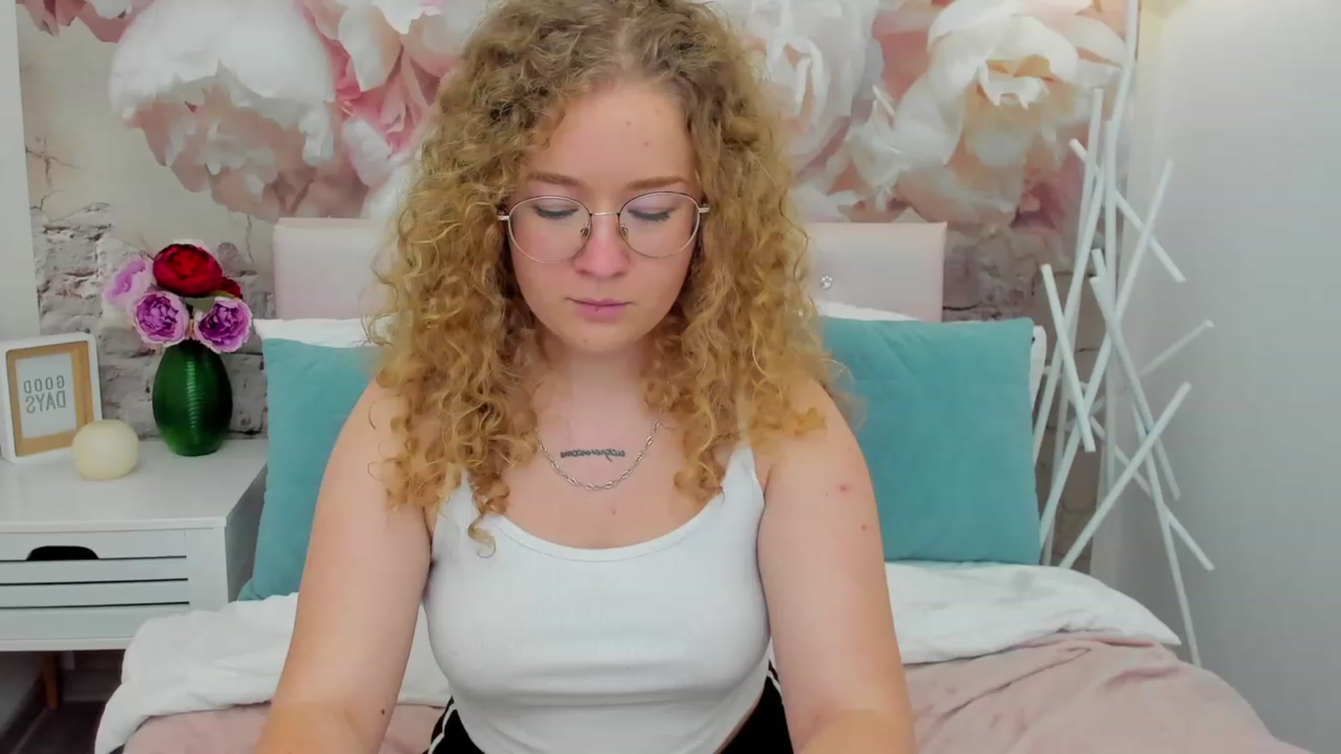 Gallery image thumbnail from CurlyLoverr's myfreecams stream on, 10/22/2023, 13:45 image 5 of 20