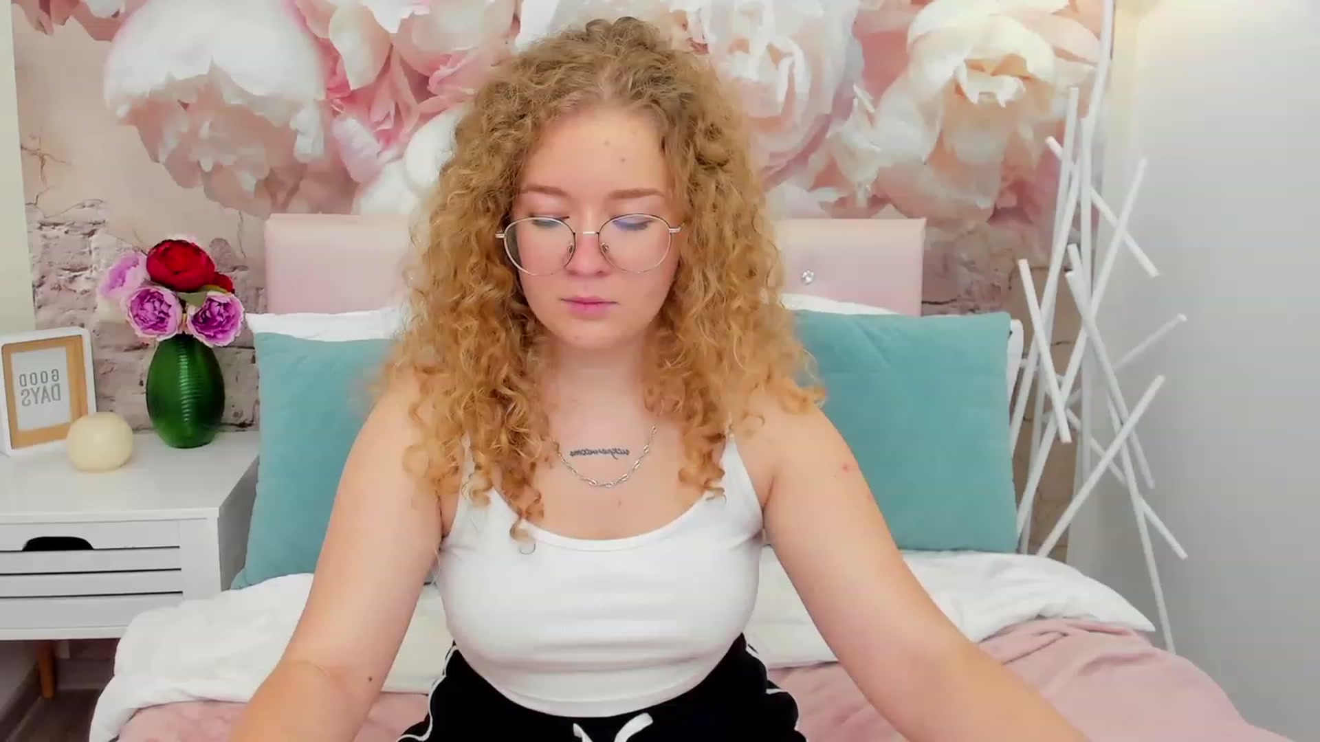 Gallery image thumbnail from CurlyLoverr's myfreecams stream on, 10/22/2023, 13:45 image 17 of 20