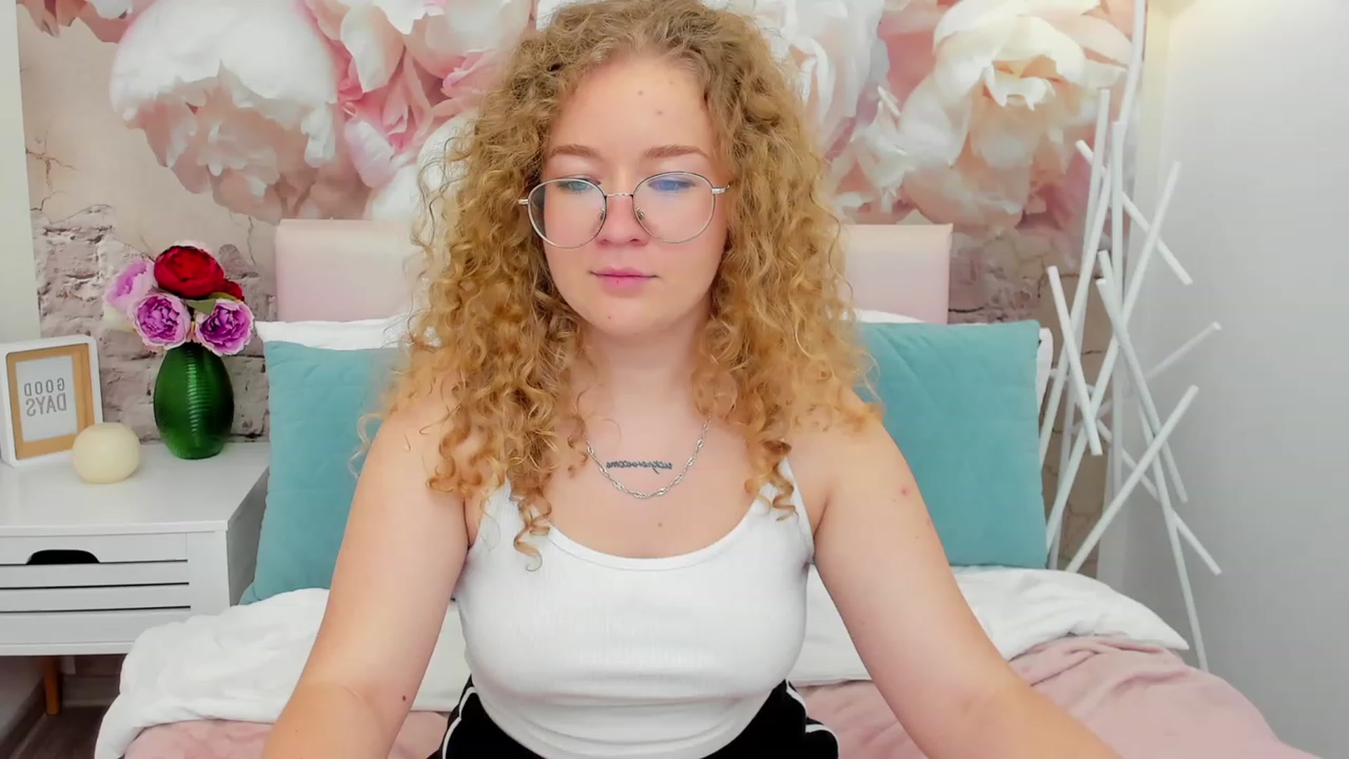 Gallery image thumbnail from CurlyLoverr's myfreecams stream on, 10/22/2023, 13:45 image 8 of 20