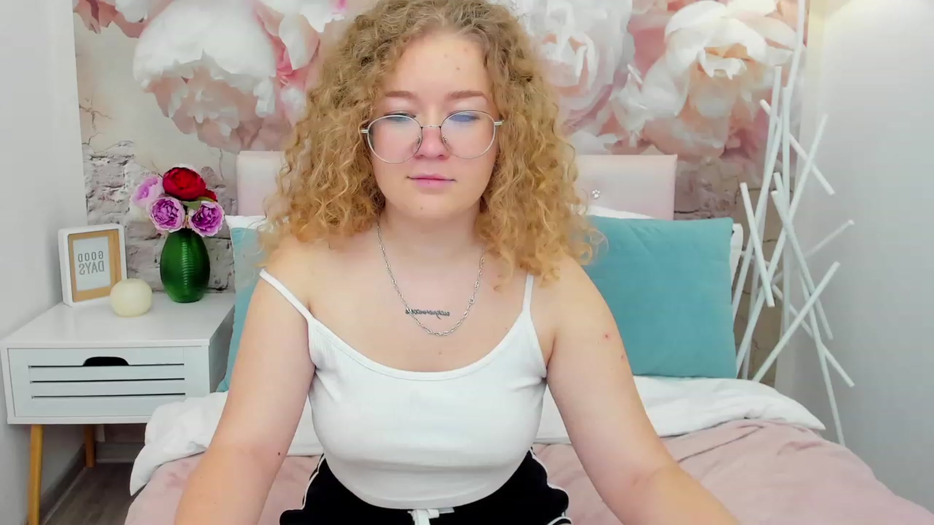 Gallery image thumbnail from CurlyLoverr's myfreecams stream on, 10/22/2023, 15:12 image 2 of 20