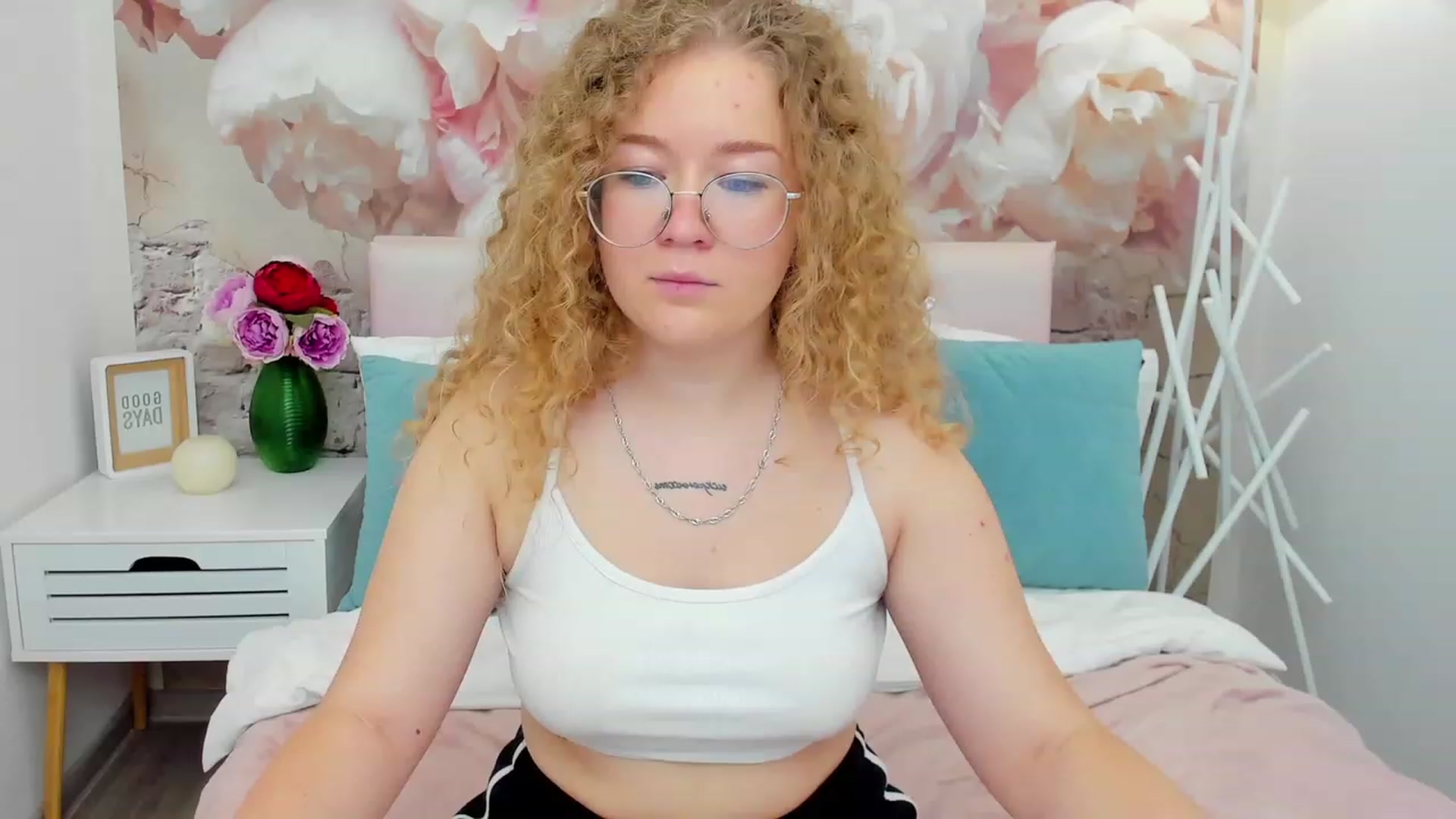 Gallery image thumbnail from CurlyLoverr's myfreecams stream on, 10/22/2023, 15:12 image 11 of 20