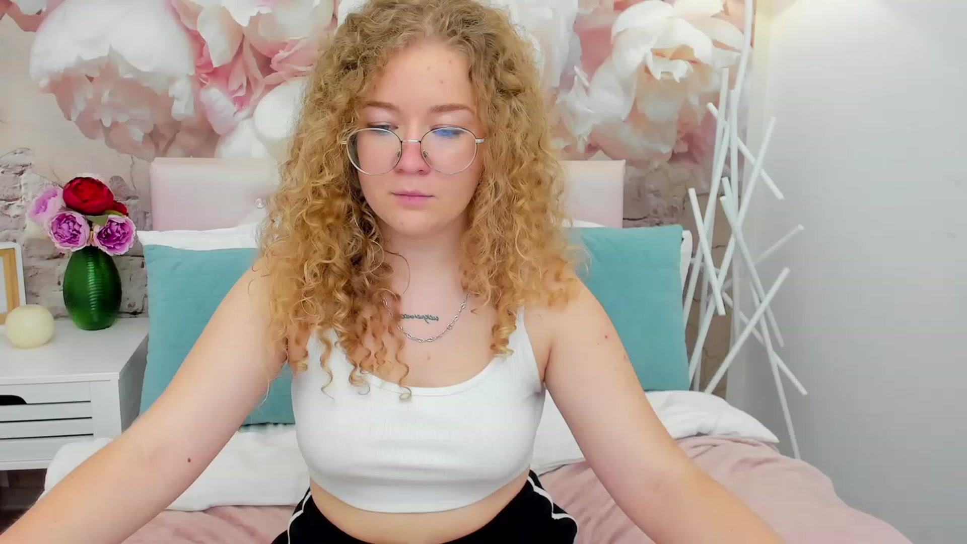 Gallery image thumbnail from CurlyLoverr's myfreecams stream on, 10/22/2023, 16:19 image 1 of 20