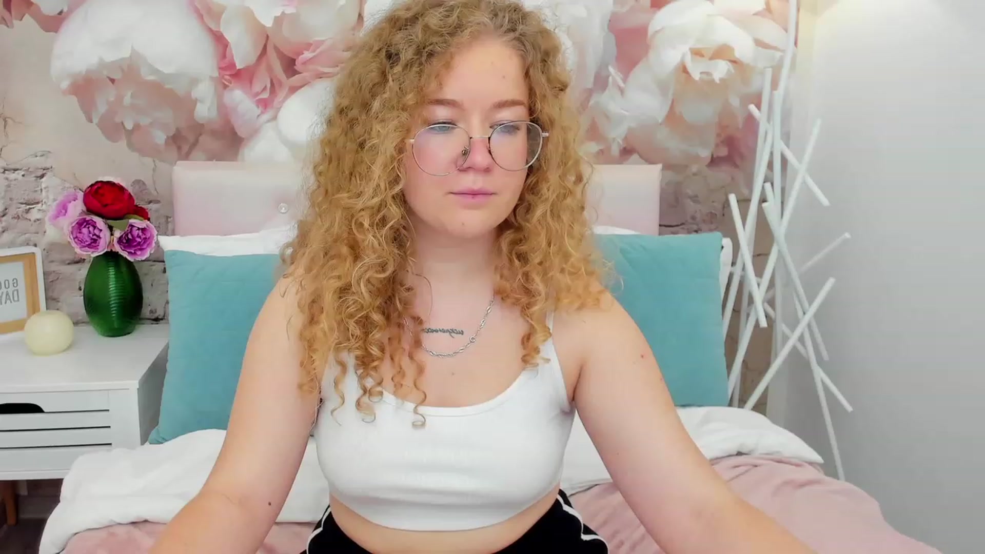 Gallery image thumbnail from CurlyLoverr's myfreecams stream on, 10/22/2023, 16:19 image 15 of 20