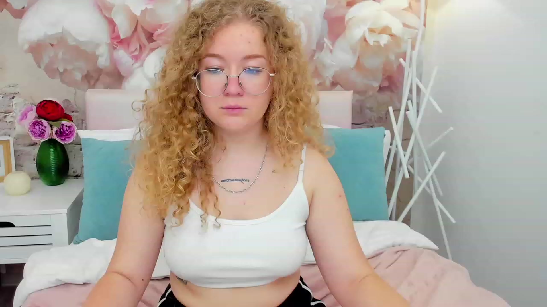 Gallery image thumbnail from CurlyLoverr's myfreecams stream on, 10/22/2023, 18:27 image 11 of 20