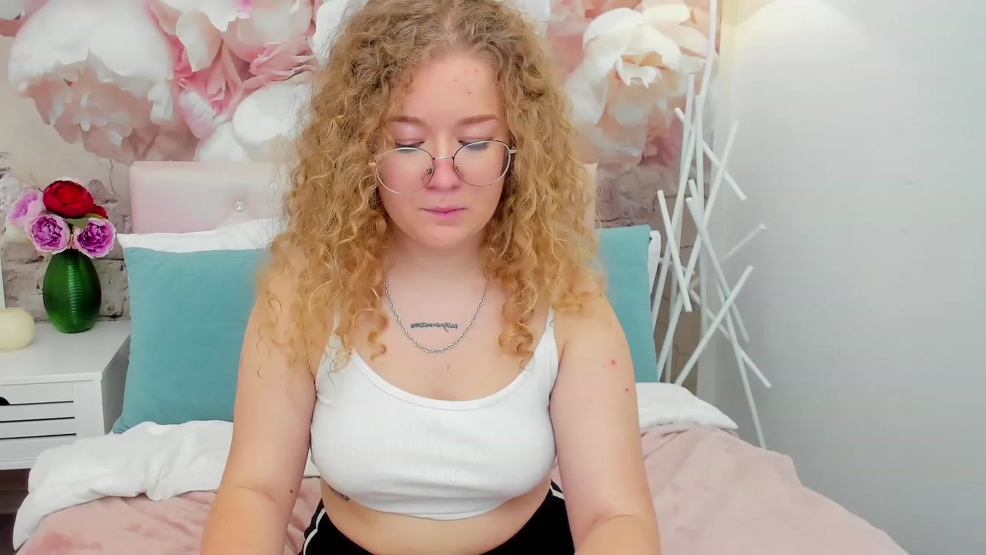 Gallery image thumbnail from CurlyLoverr's myfreecams stream on, 10/22/2023, 18:58 image 20 of 20