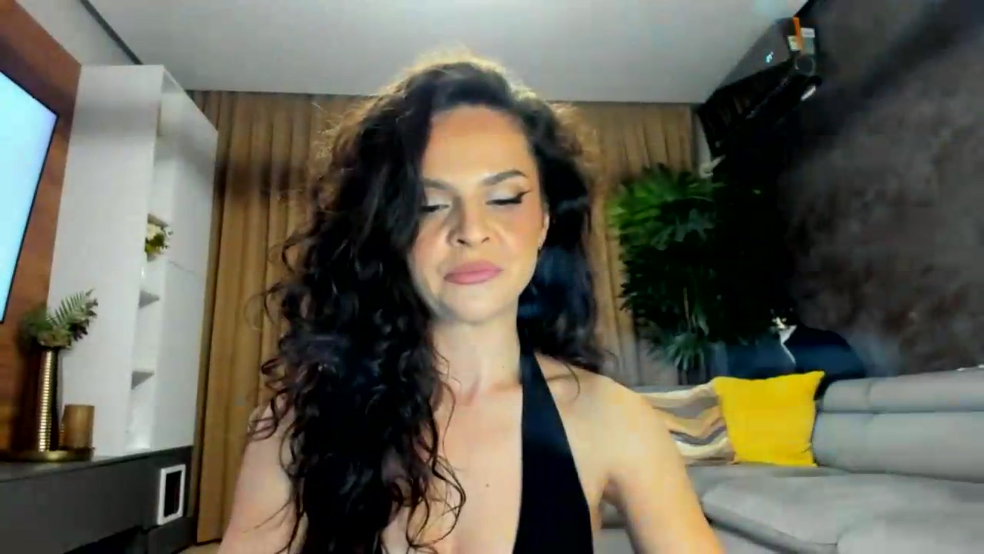 Gallery image thumbnail from CurlyTrouble's myfreecams stream on, 05/19/2026, 16:45 image 11 of 20