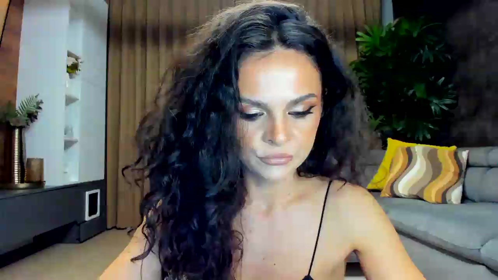 Gallery image thumbnail from CurlyTrouble's myfreecams stream on, 05/27/2026, 23:05 image 1 of 20
