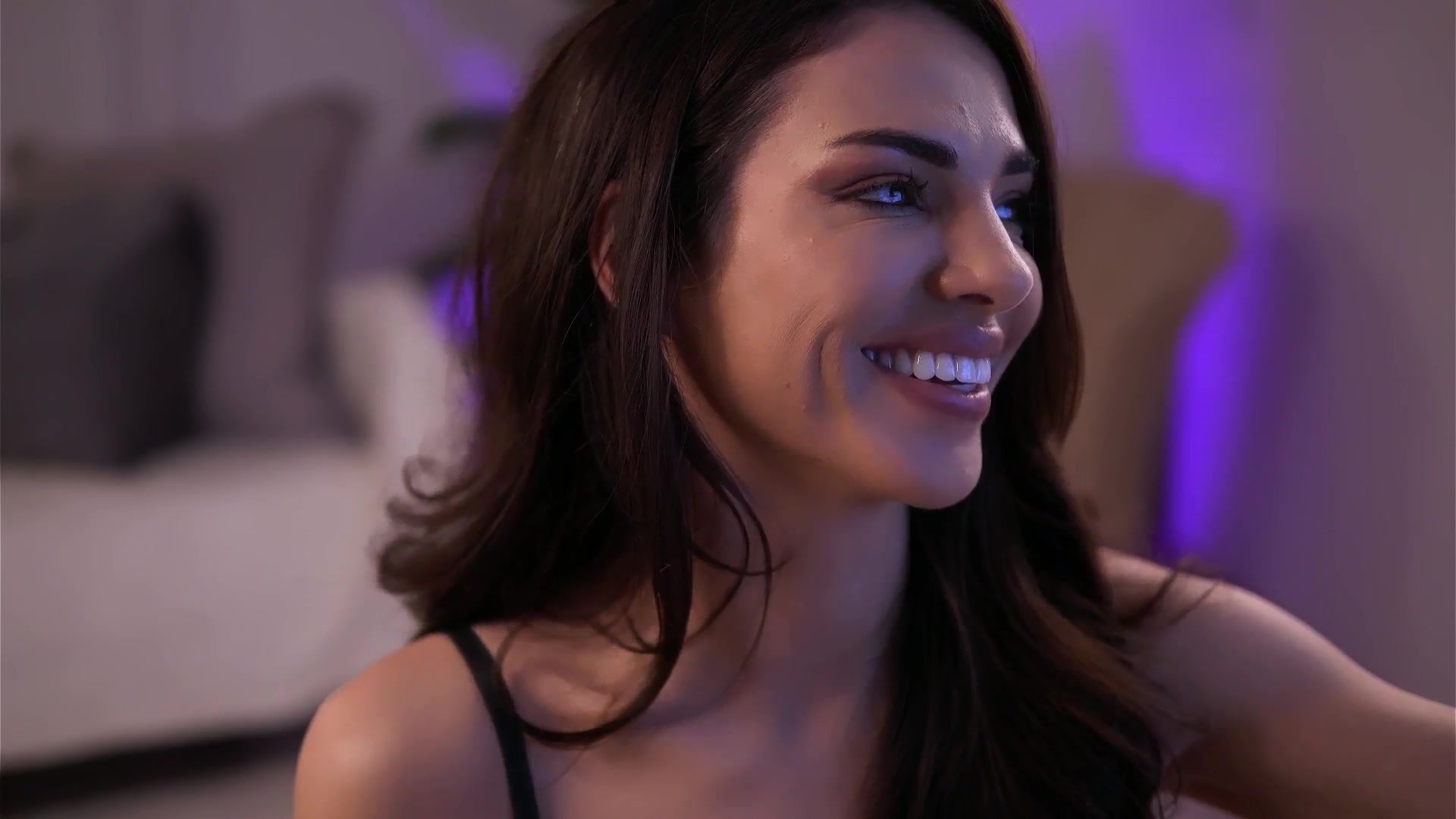 Gallery image thumbnail from CurvedLizzie's myfreecams stream on, 10/17/2025, 01:30 image 15 of 20