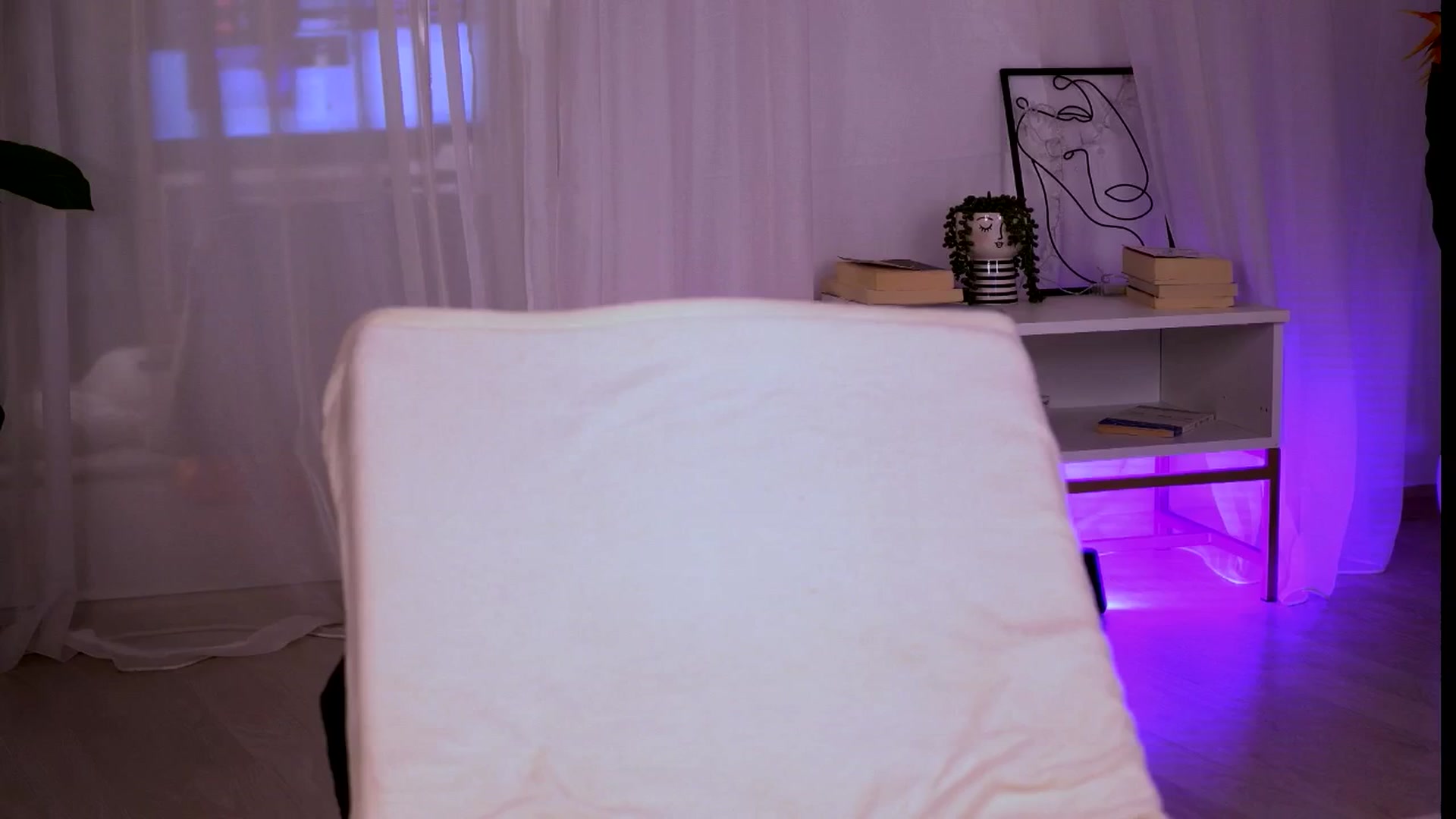 Gallery image thumbnail from CurvedLizzie's myfreecams stream on, 03/17/2026, 24:00 image 4 of 20
