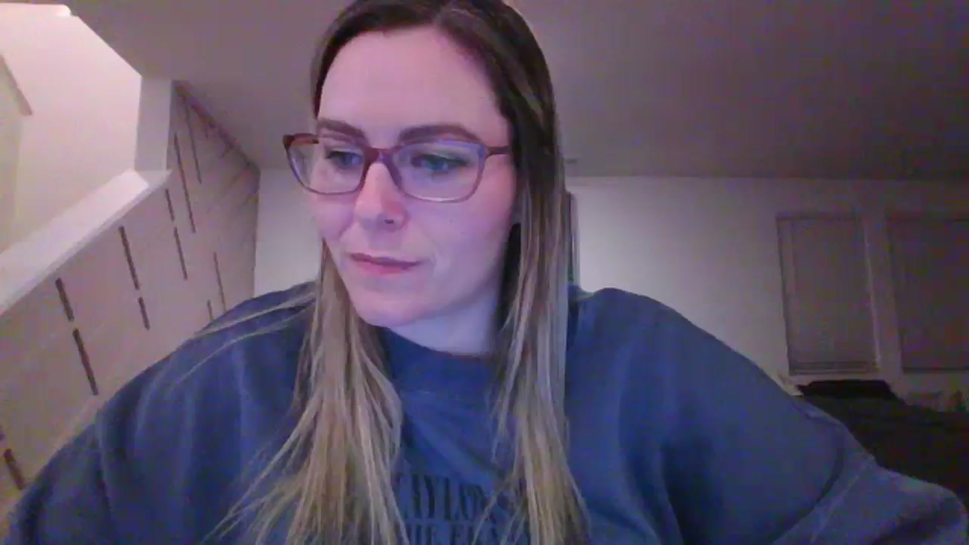 Gallery image thumbnail from CurvyCutie21's myfreecams stream on, 09/18/2023, 07:32 image 3 of 20