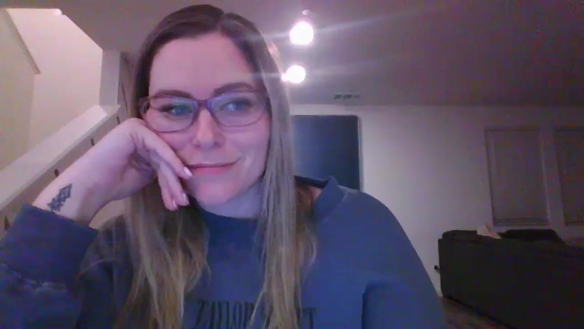 Gallery image thumbnail from CurvyCutie21's myfreecams stream on, 09/18/2023, 07:32 image 15 of 20