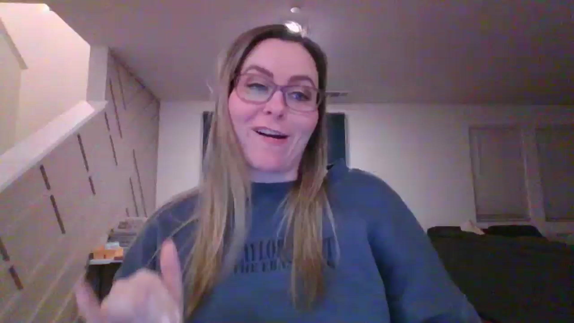 Gallery image thumbnail from CurvyCutie21's myfreecams stream on, 09/18/2023, 07:32 image 1 of 20