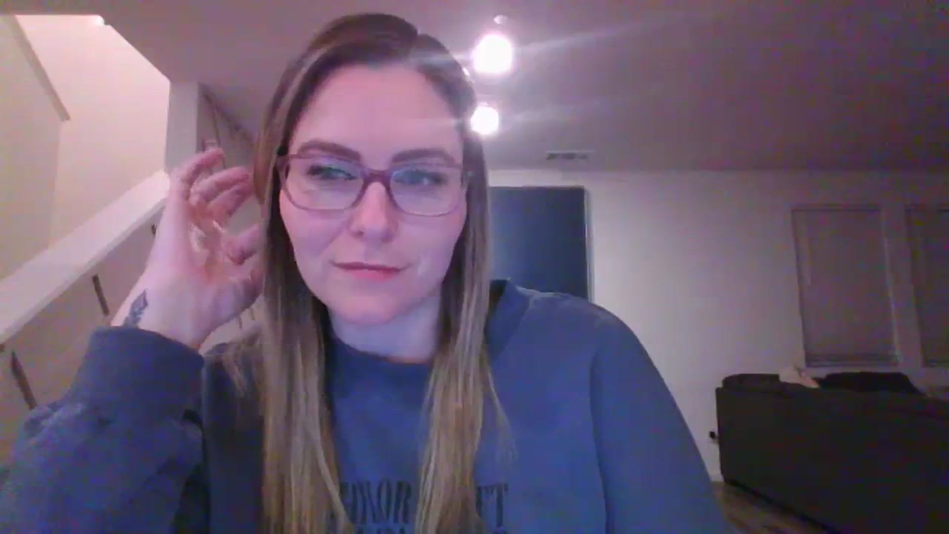 Gallery image thumbnail from CurvyCutie21's myfreecams stream on, 09/18/2023, 07:32 image 6 of 20