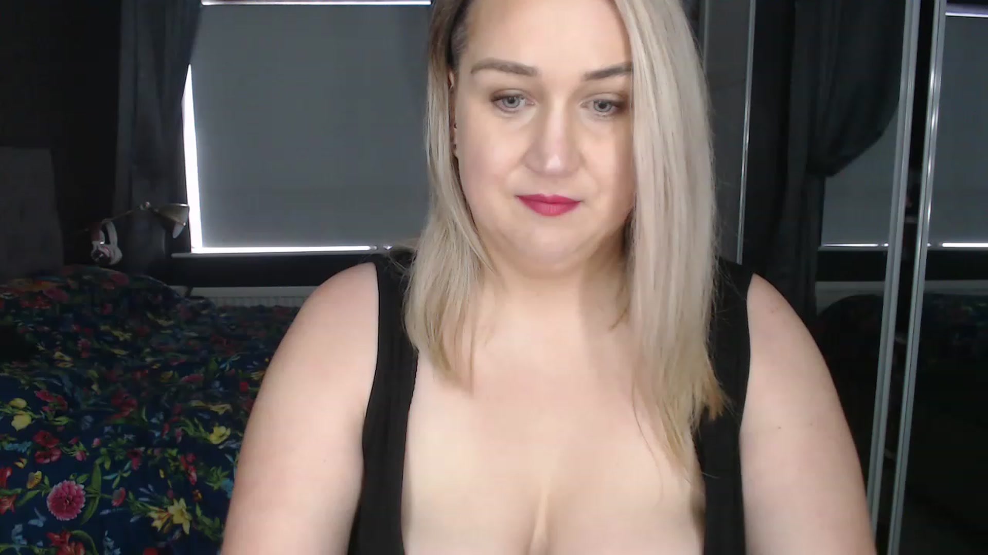 Gallery image thumbnail from CurvyWifeyX's myfreecams stream on, 11/25/2022, 11:25 image 3 of 20