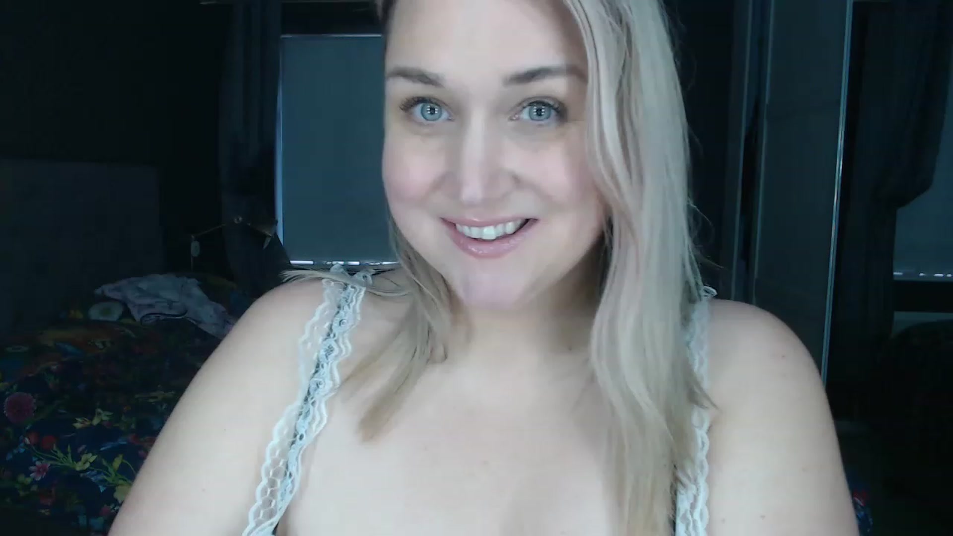 Gallery image thumbnail from CurvyWifeyX's myfreecams stream on, 11/29/2022, 10:59 image 9 of 20