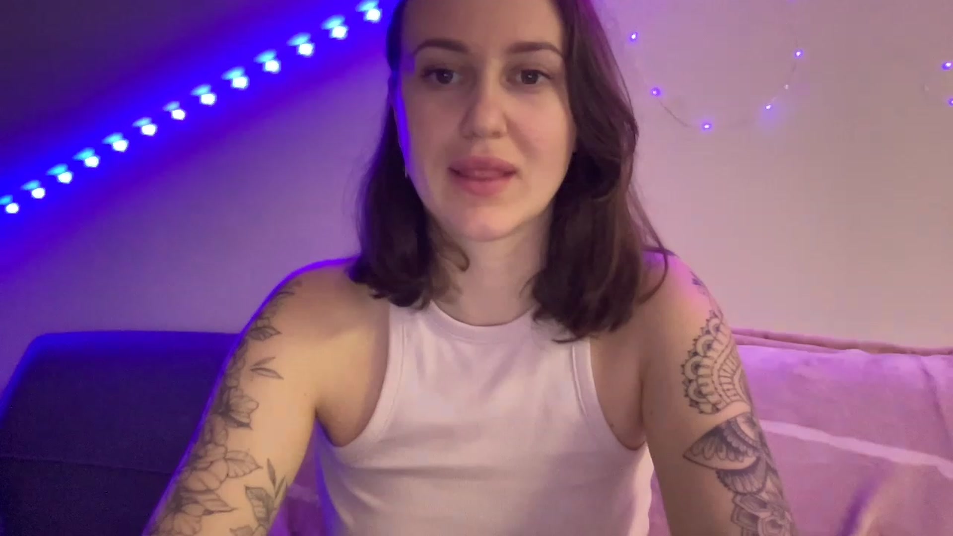 Gallery image thumbnail from Curvy_Bae's myfreecams stream on, 11/23/2022, 22:02 image 16 of 20
