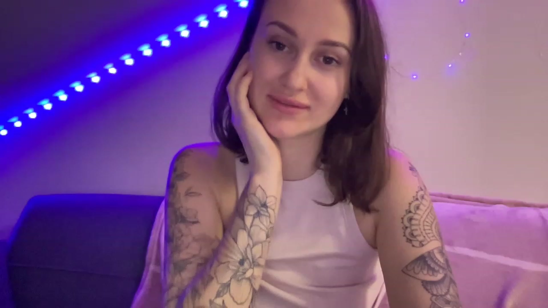 Gallery image thumbnail from Curvy_Bae's myfreecams stream on, 11/23/2022, 22:02 image 12 of 20