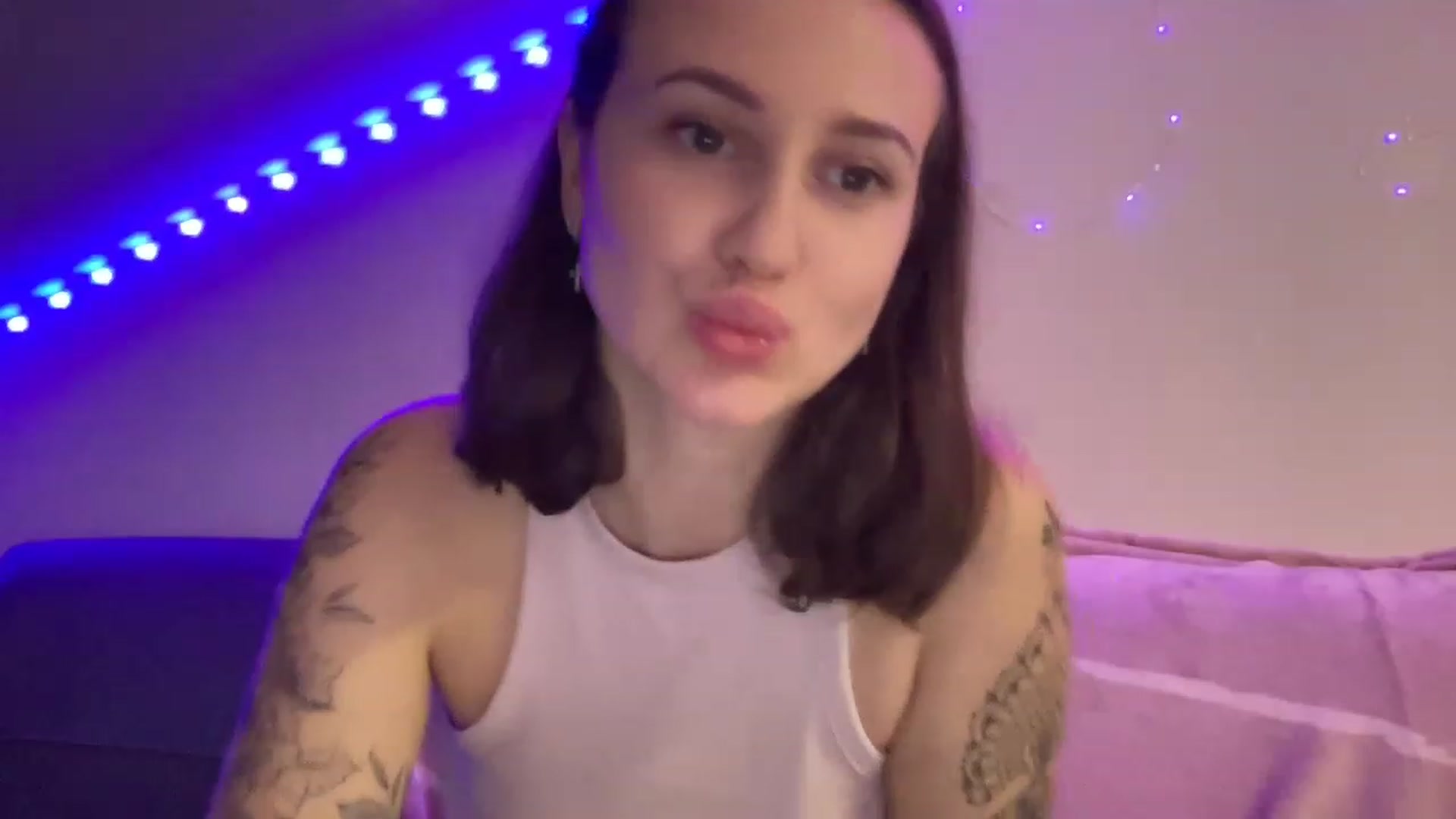 Gallery image thumbnail from Curvy_Bae's myfreecams stream on, 11/23/2022, 22:02 image 6 of 20