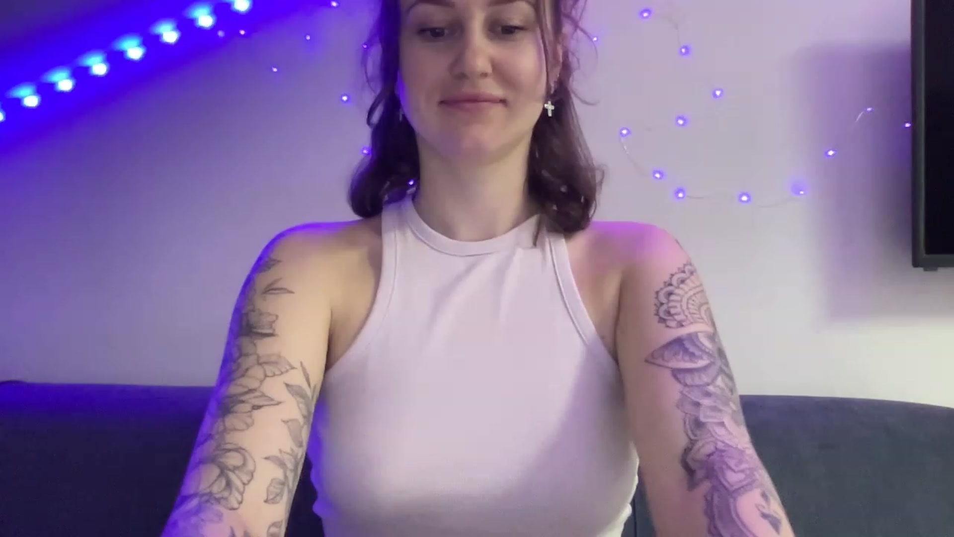 Gallery image thumbnail from Curvy_Bae's myfreecams stream on, 12/05/2022, 17:48 image 9 of 20