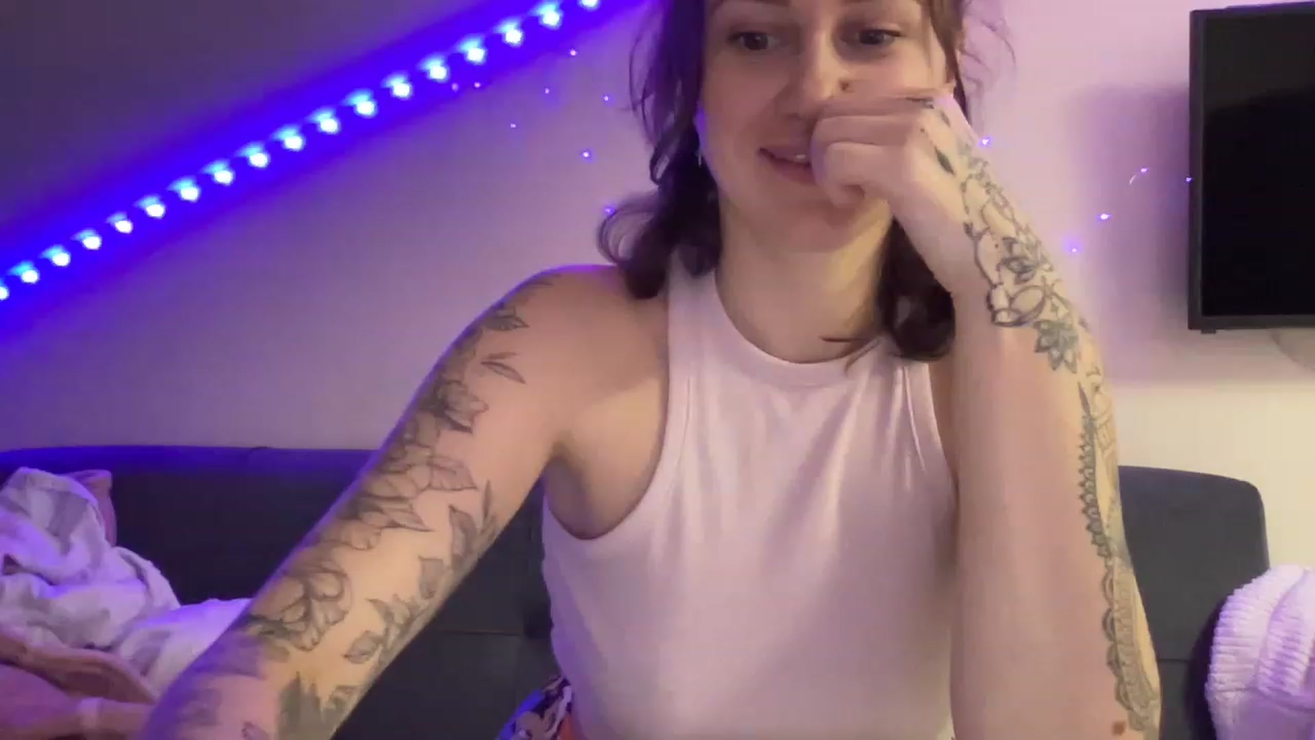 Gallery image thumbnail from Curvy_Bae's myfreecams stream on, 12/05/2022, 17:48 image 17 of 20