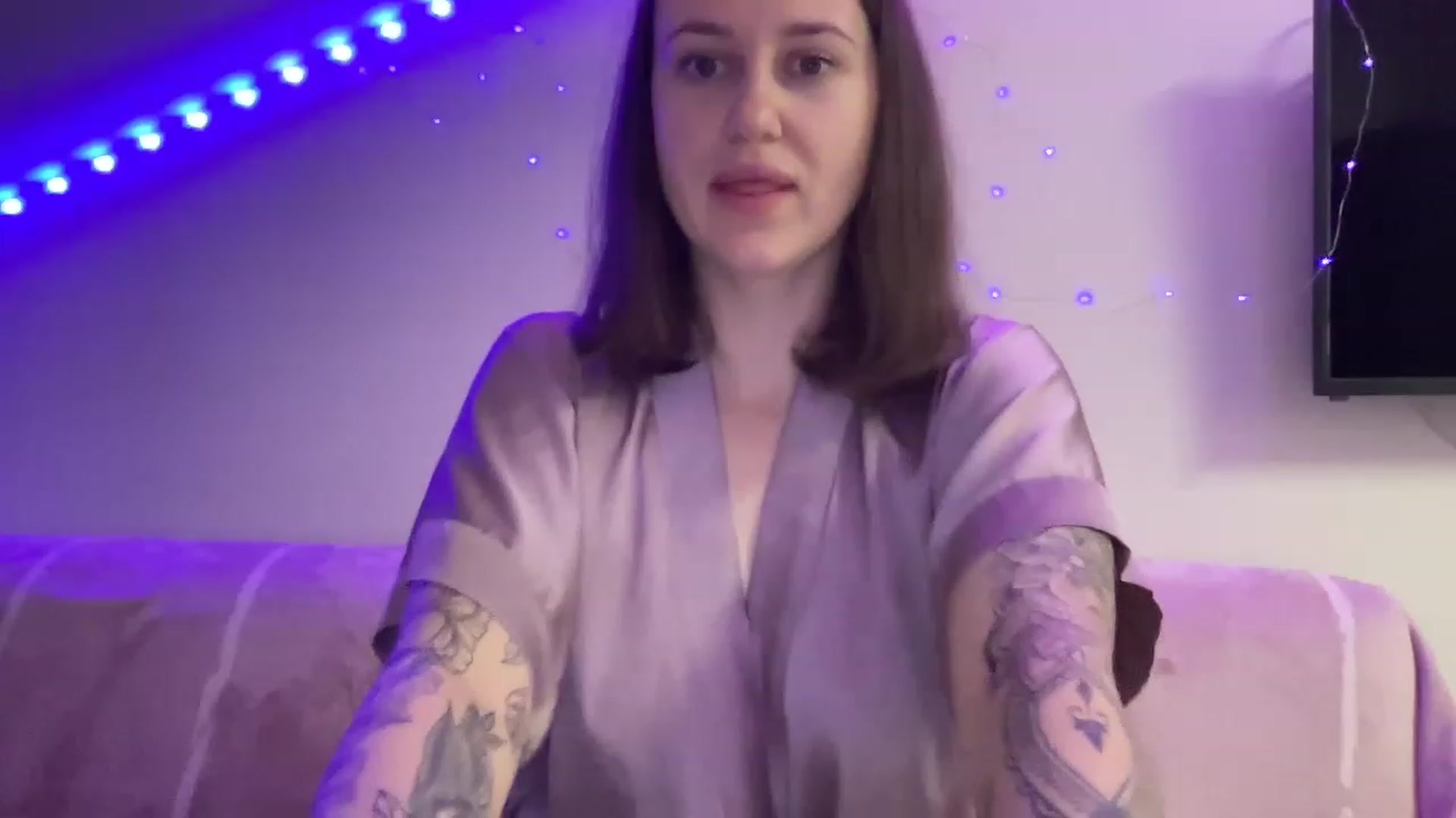 Gallery image thumbnail from Curvy_Bae's myfreecams stream on, 12/07/2022, 20:06 image 14 of 20