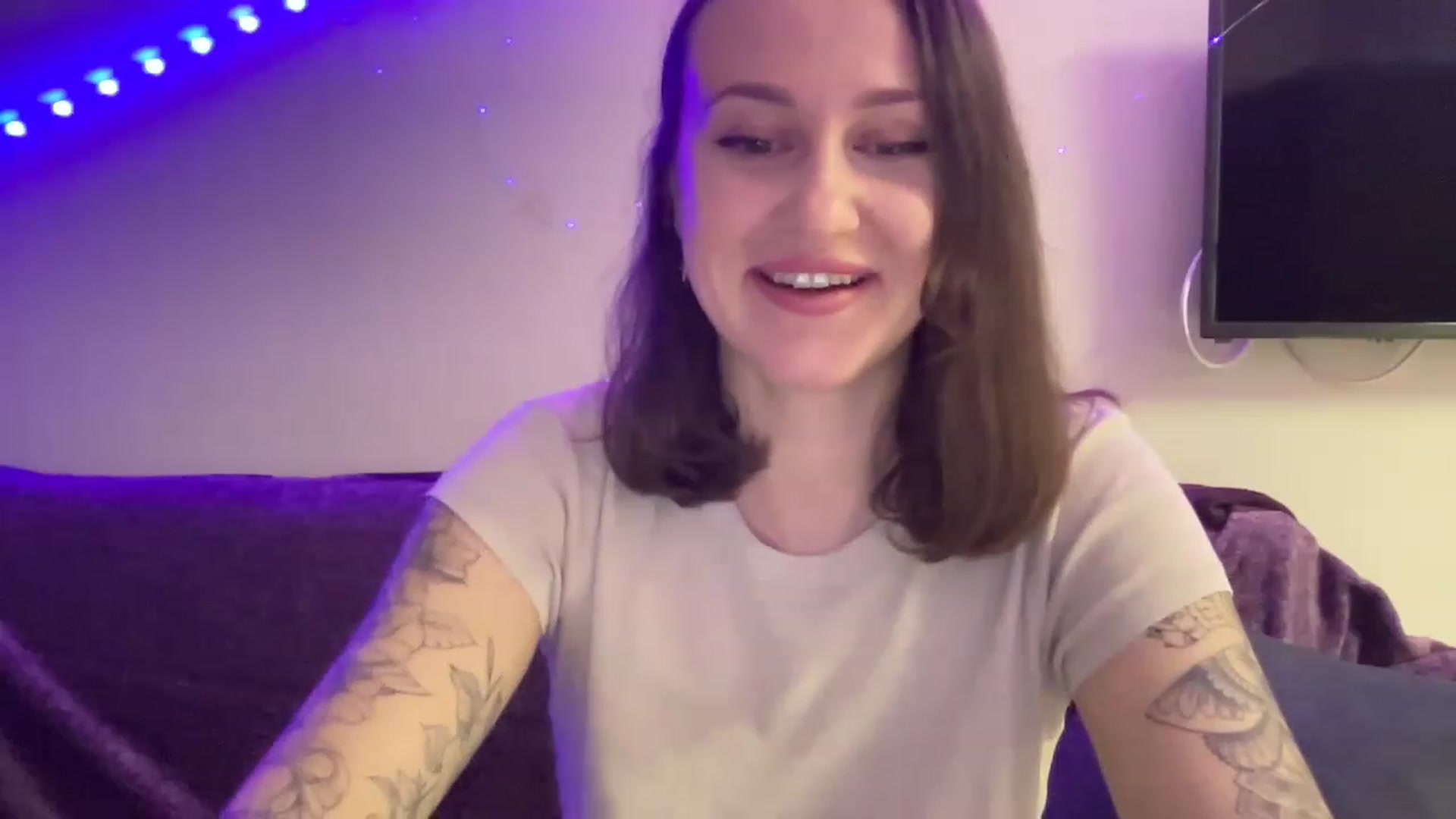 Gallery image thumbnail from Curvy_Bae's myfreecams stream on, 12/28/2022, 23:09 image 7 of 20