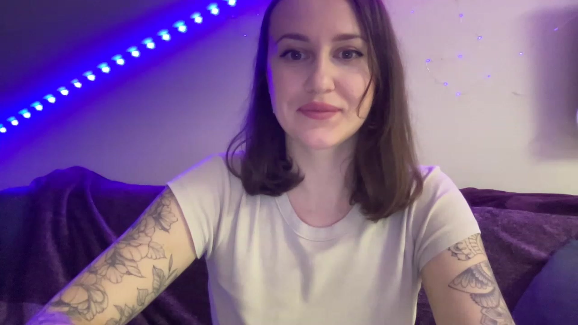 Gallery image thumbnail from Curvy_Bae's myfreecams stream on, 12/28/2022, 23:09 image 15 of 20