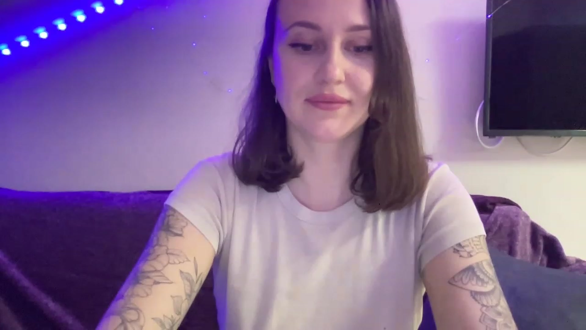 Gallery image thumbnail from Curvy_Bae's myfreecams stream on, 12/28/2022, 23:09 image 6 of 20