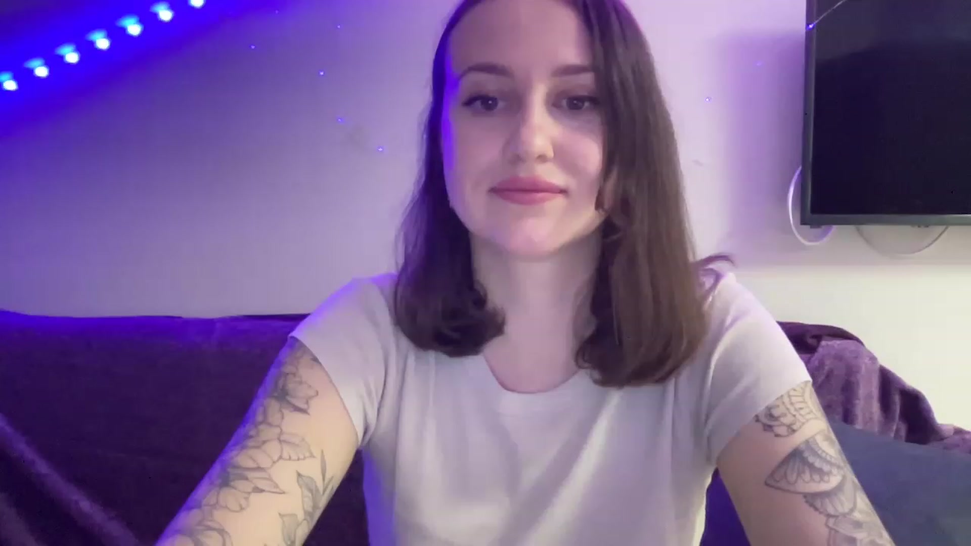 Gallery image thumbnail from Curvy_Bae's myfreecams stream on, 12/28/2022, 23:09 image 9 of 20