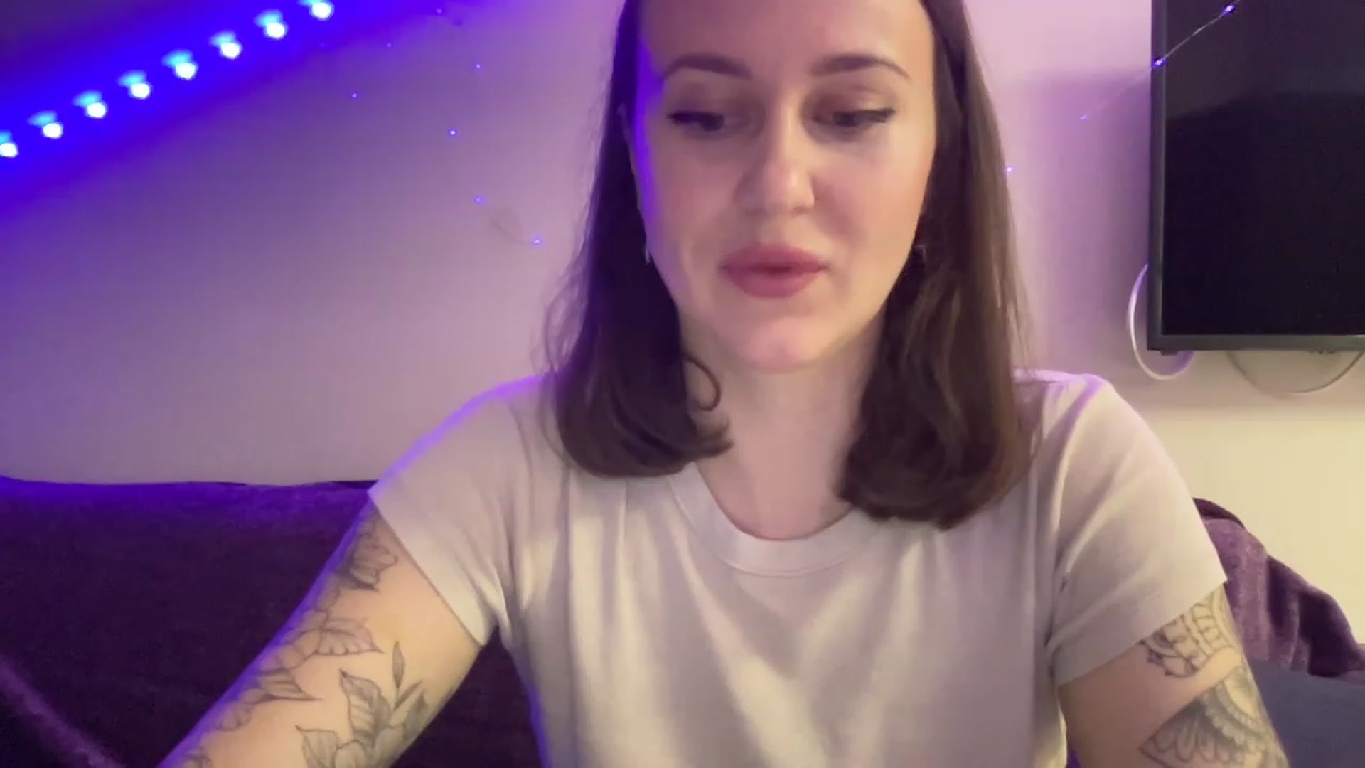 Gallery image thumbnail from Curvy_Bae's myfreecams stream on, 12/28/2022, 23:09 image 2 of 20