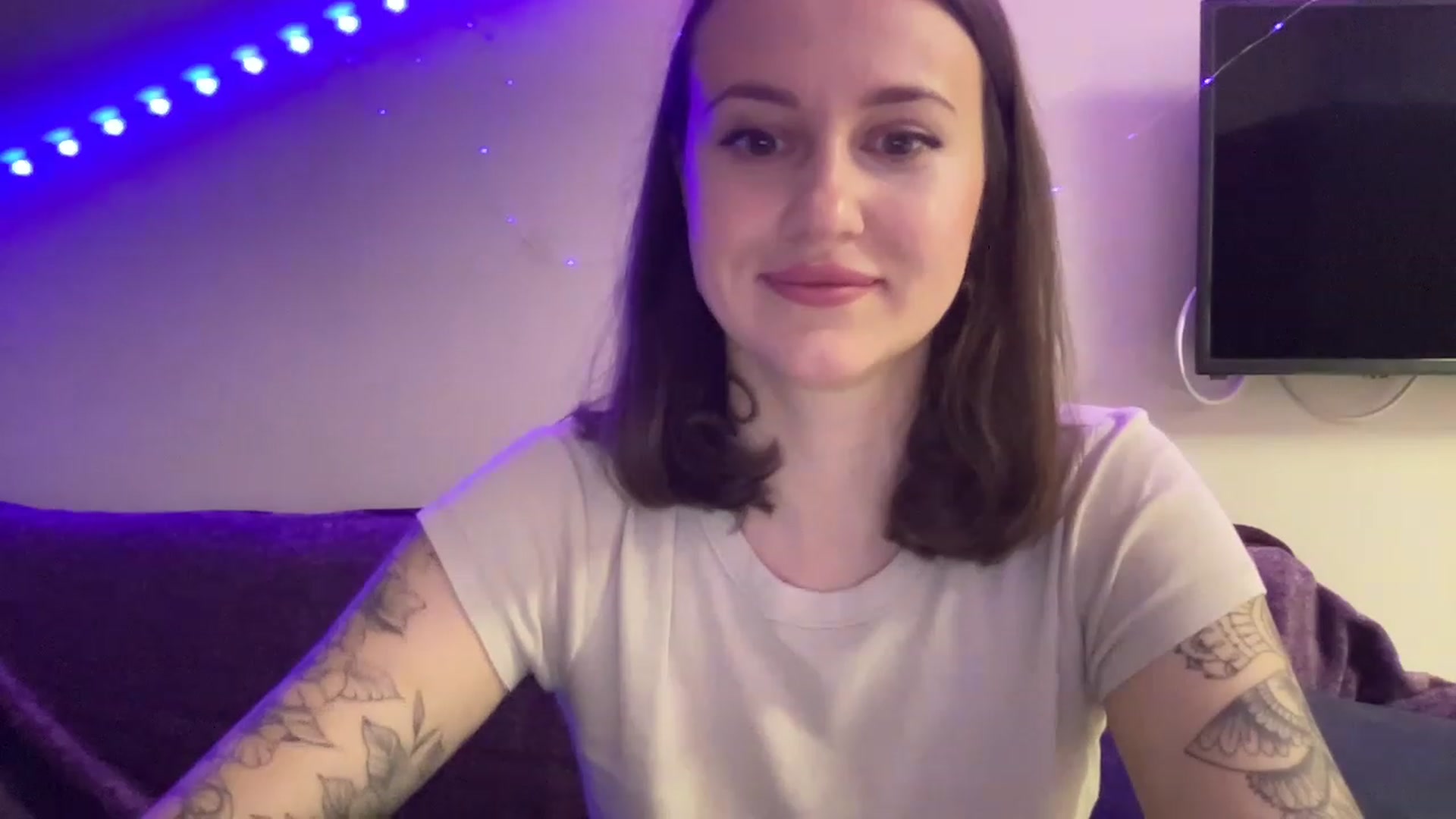 Gallery image thumbnail from Curvy_Bae's myfreecams stream on, 12/28/2022, 23:09 image 3 of 20