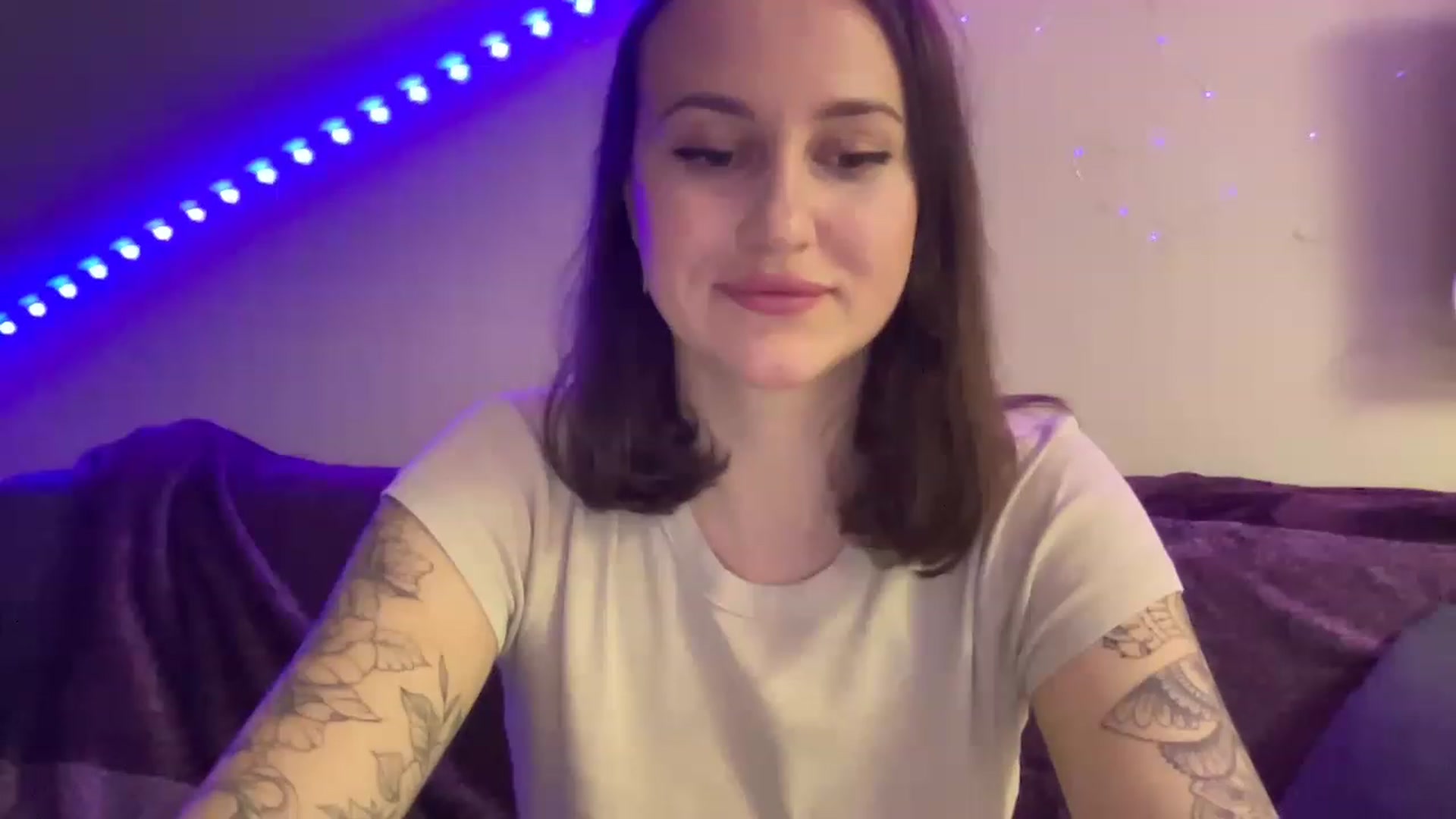 Gallery image thumbnail from Curvy_Bae's myfreecams stream on, 12/28/2022, 23:09 image 13 of 20