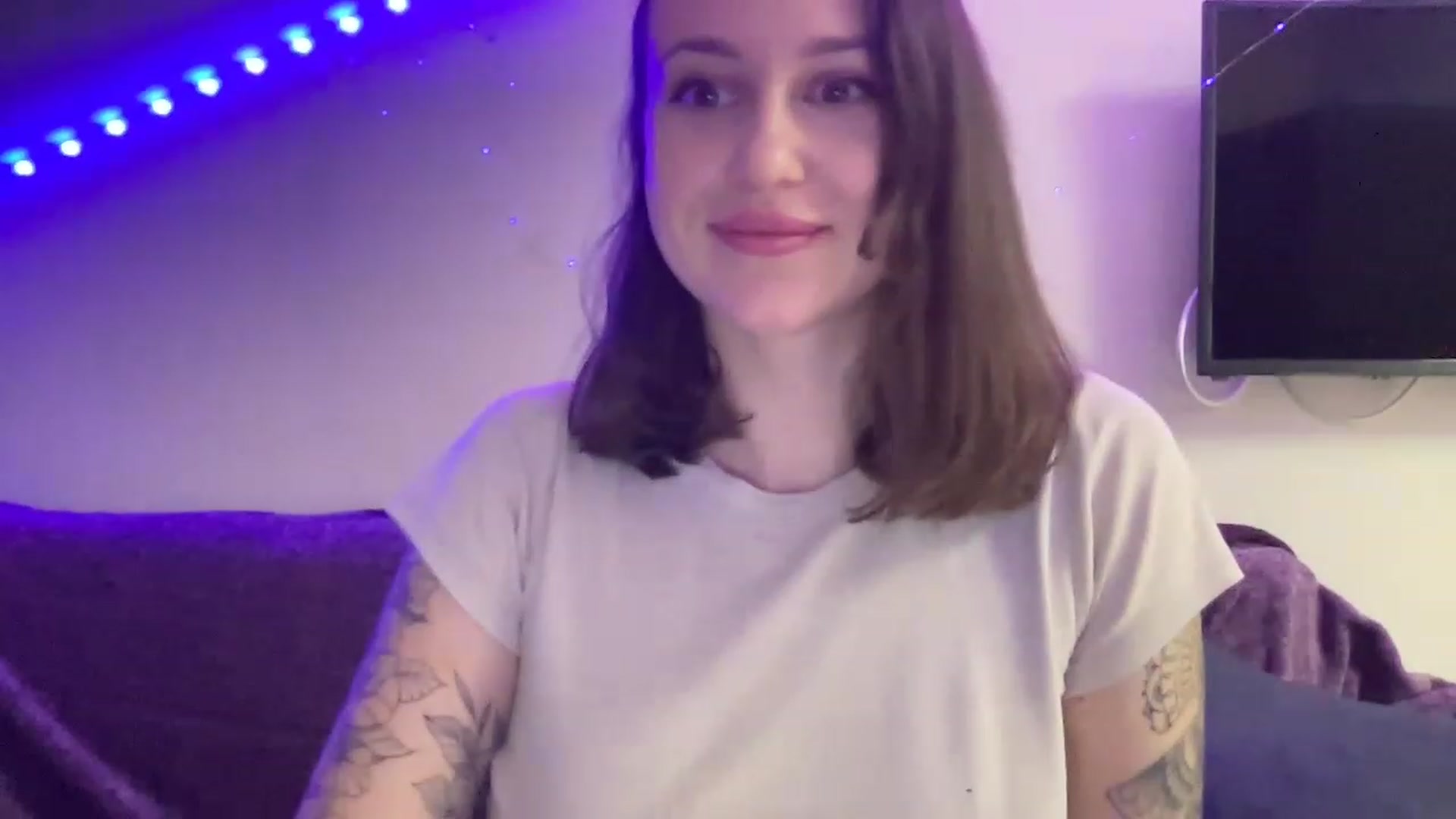 Gallery image thumbnail from Curvy_Bae's myfreecams stream on, 12/28/2022, 23:09 image 5 of 20
