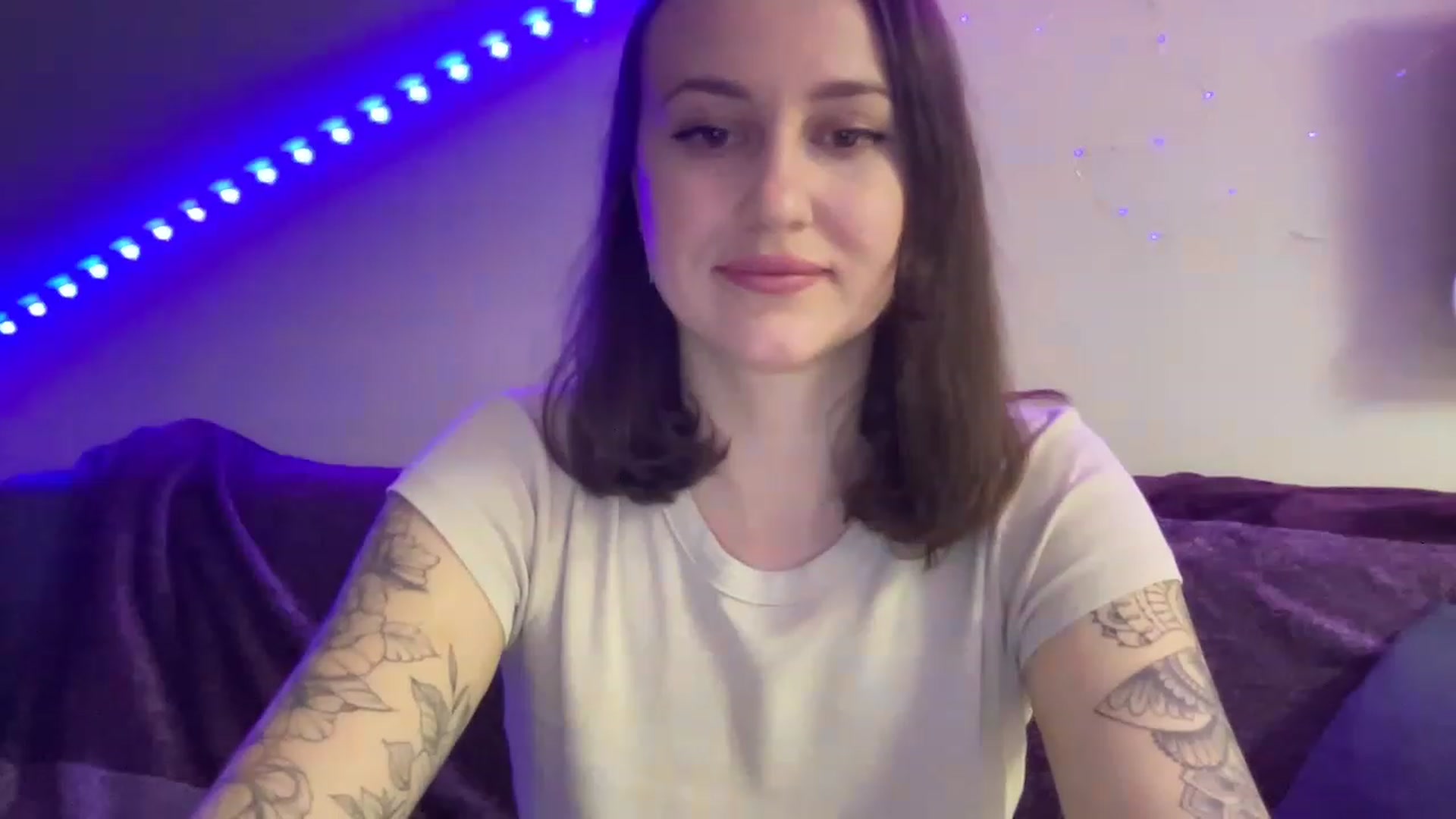 Gallery image thumbnail from Curvy_Bae's myfreecams stream on, 12/28/2022, 23:09 image 12 of 20