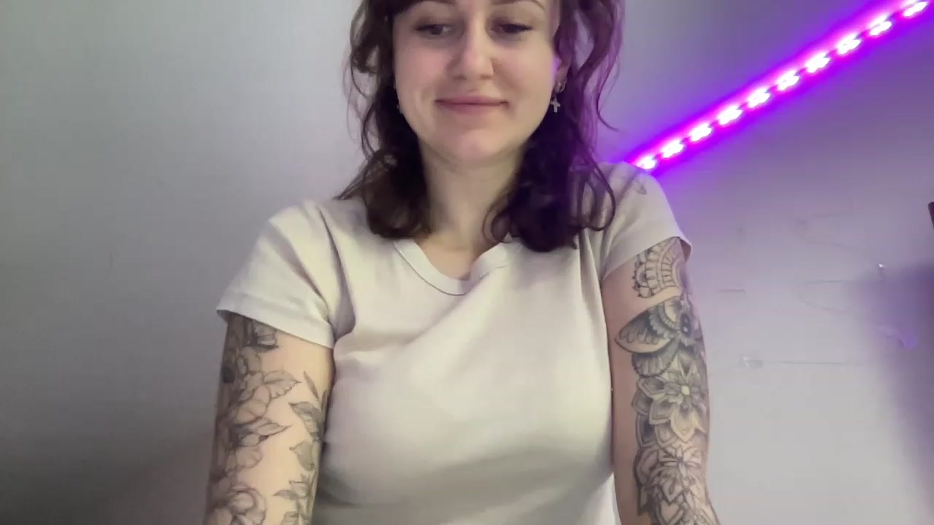 Gallery image thumbnail from Curvy_Bae's myfreecams stream on, 01/25/2023, 18:53 image 4 of 20