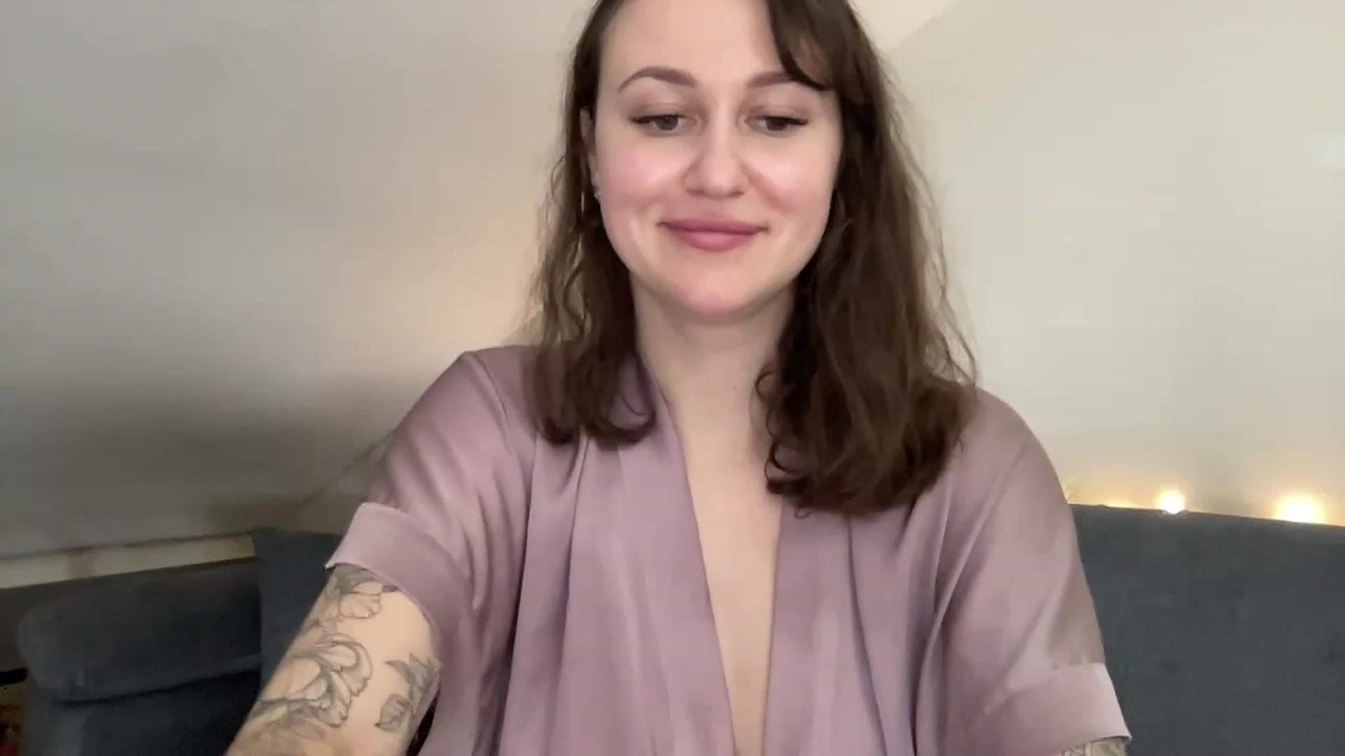 Gallery image thumbnail from Curvy_Bae's myfreecams stream on, 03/13/2023, 18:22 image 18 of 20