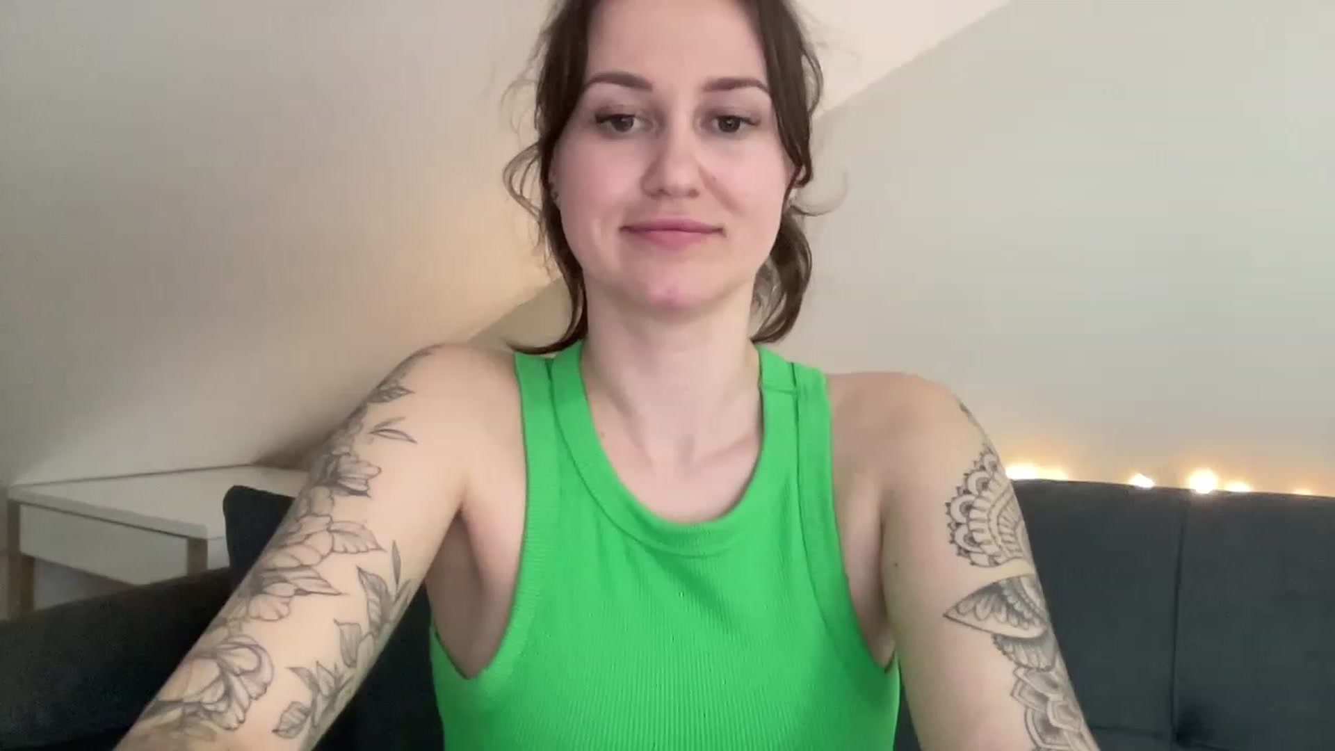 Gallery image thumbnail from Curvy_Bae's myfreecams stream on, 04/24/2023, 17:05 image 8 of 20