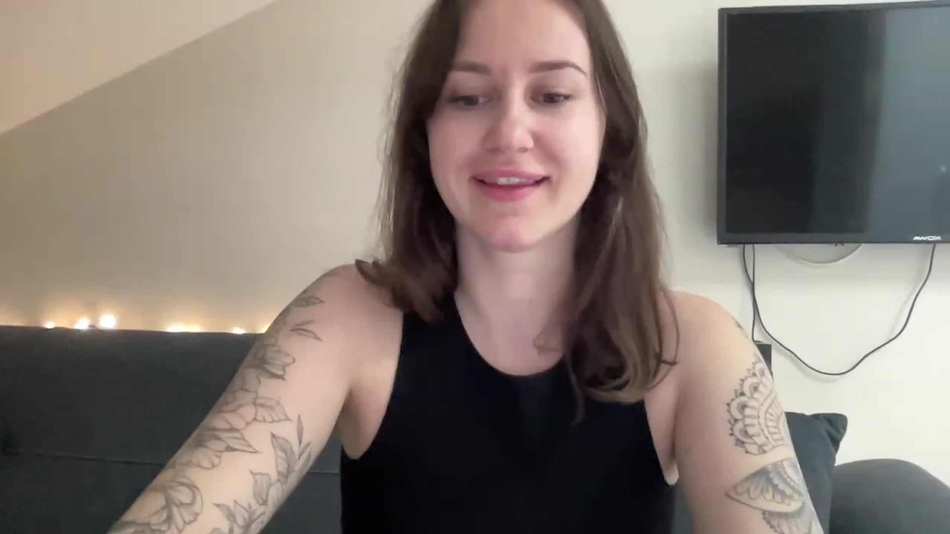Gallery image thumbnail from Curvy_Bae's myfreecams stream on, 05/06/2023, 11:36 image 10 of 20