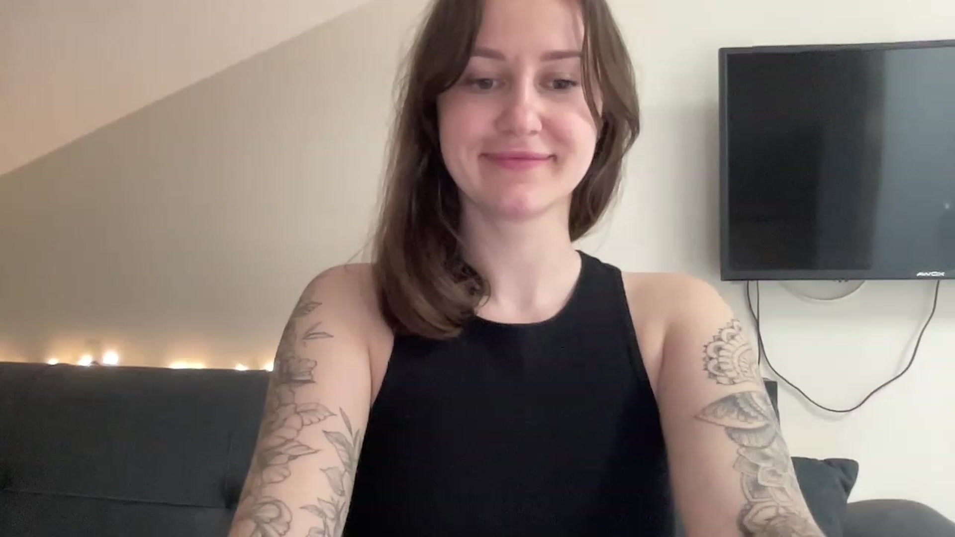 Gallery image thumbnail from Curvy_Bae's myfreecams stream on, 05/06/2023, 11:36 image 16 of 20