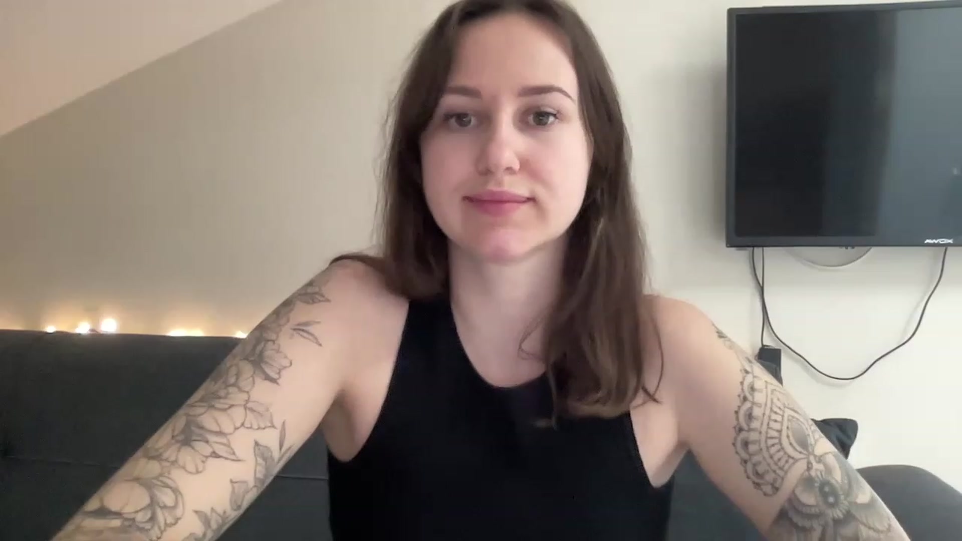 Gallery image thumbnail from Curvy_Bae's myfreecams stream on, 05/06/2023, 11:36 image 9 of 20