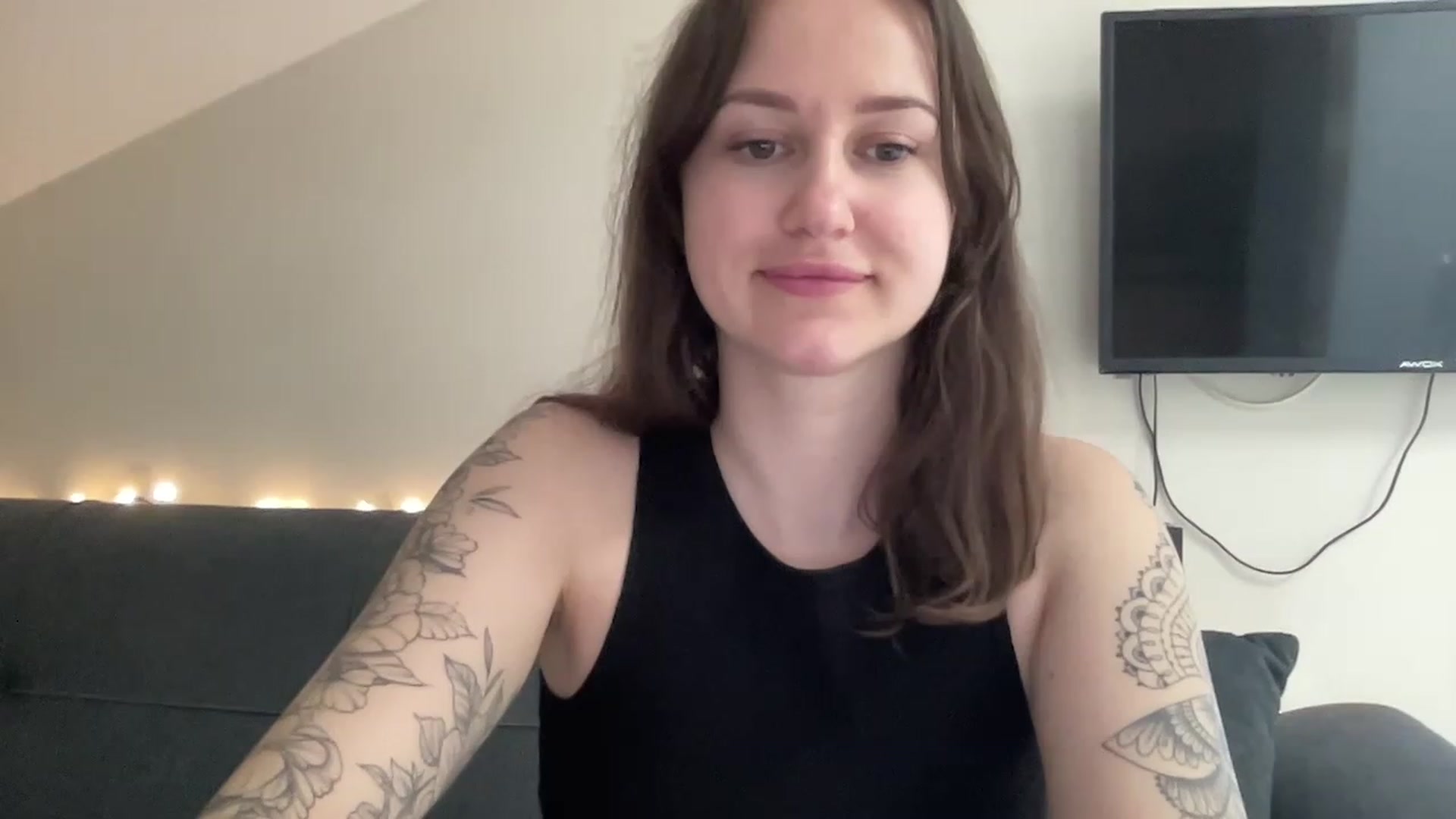 Gallery image thumbnail from Curvy_Bae's myfreecams stream on, 05/06/2023, 11:36 image 8 of 20