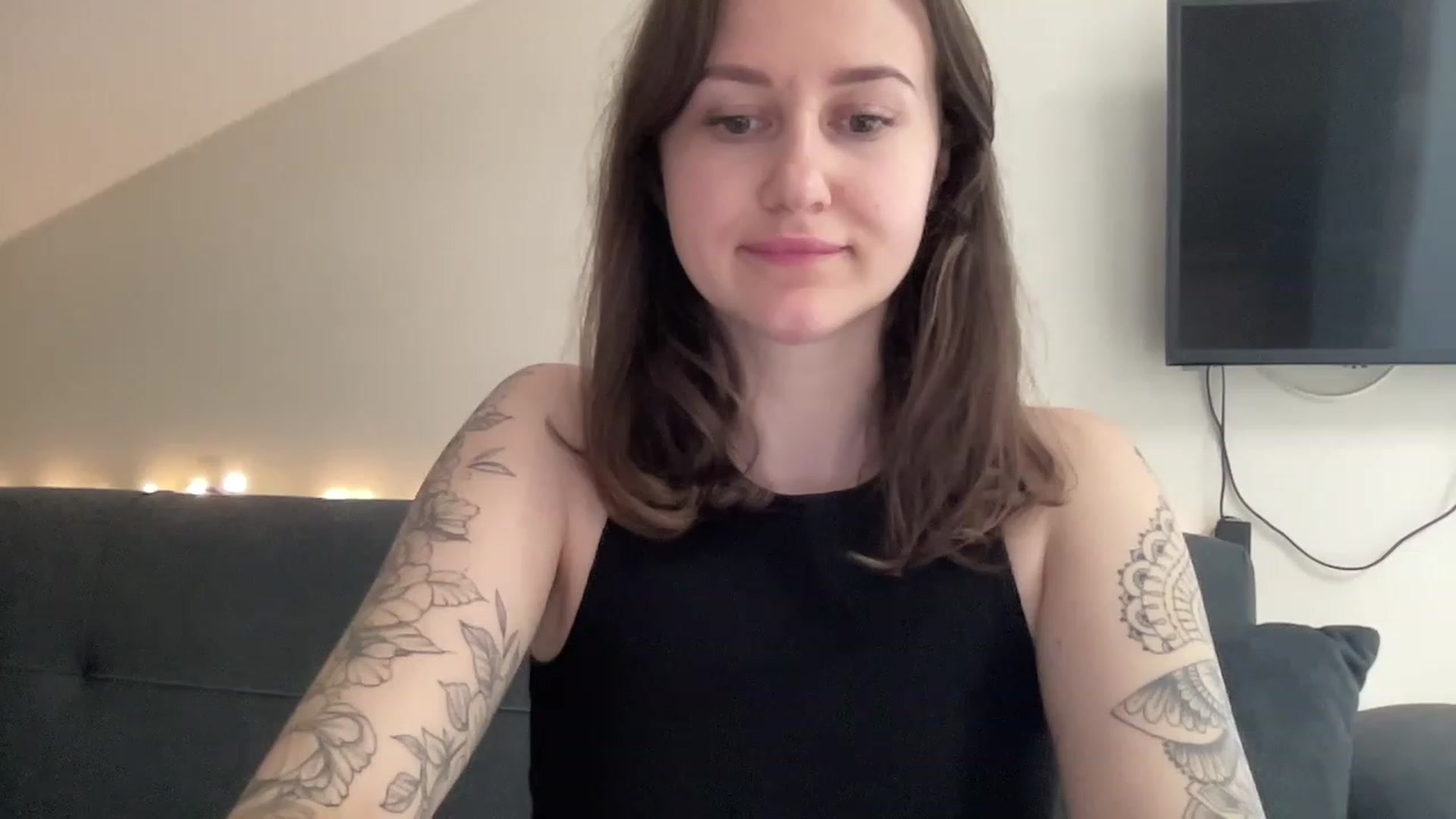 Gallery image thumbnail from Curvy_Bae's myfreecams stream on, 05/06/2023, 11:36 image 4 of 20