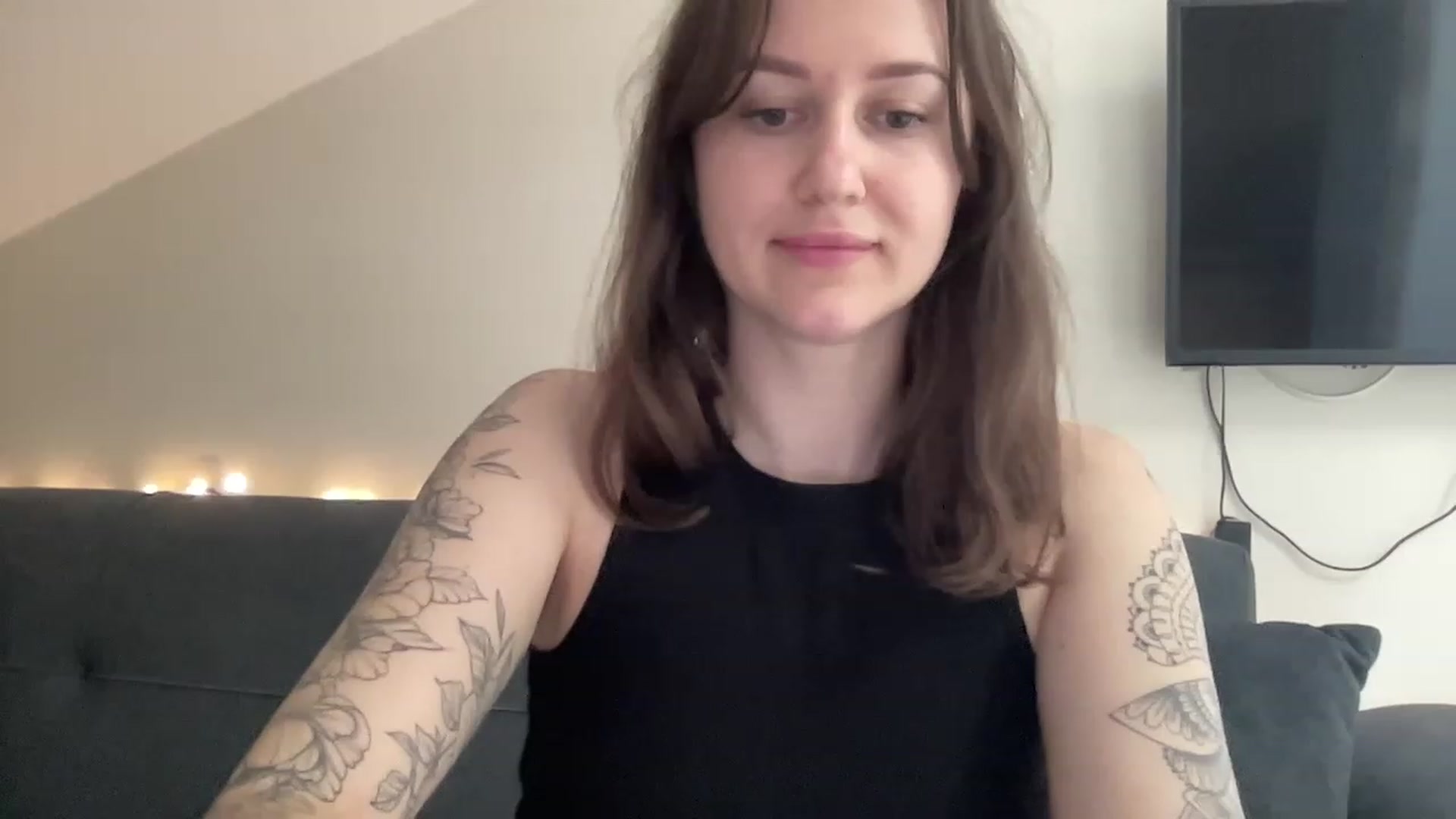 Gallery image thumbnail from Curvy_Bae's myfreecams stream on, 05/06/2023, 11:36 image 3 of 20